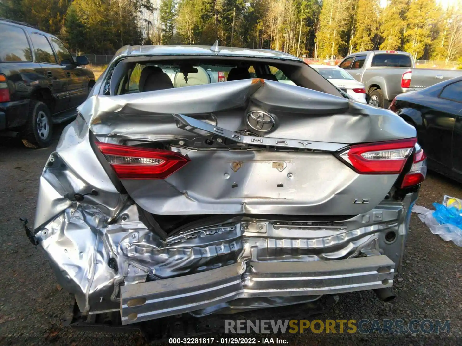 6 Photograph of a damaged car 4T1B11HK0KU828090 TOYOTA CAMRY 2019