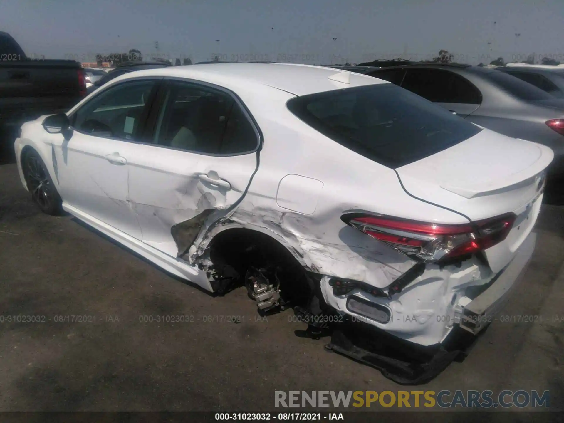 3 Photograph of a damaged car 4T1B11HK0KU828882 TOYOTA CAMRY 2019