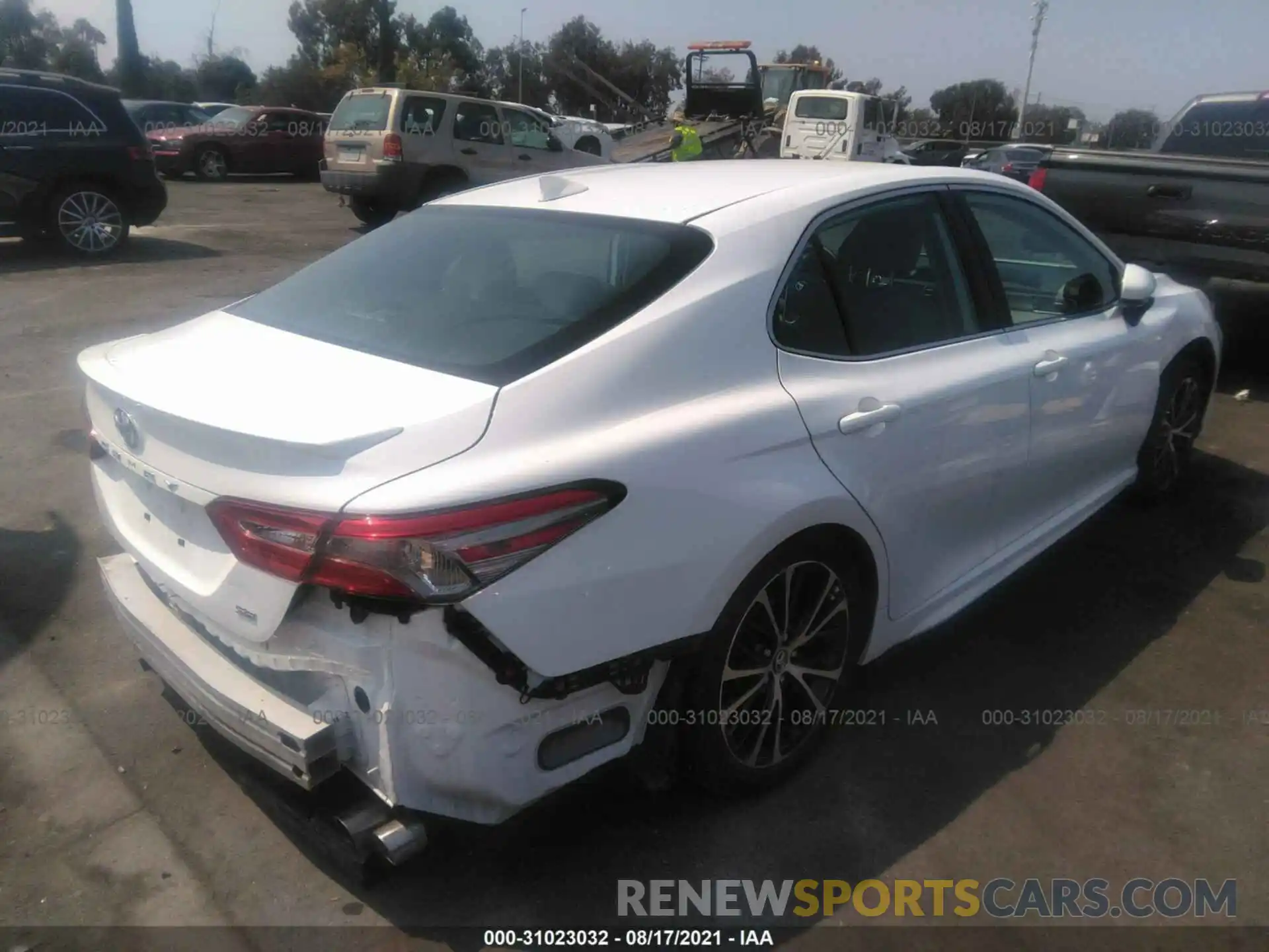 4 Photograph of a damaged car 4T1B11HK0KU828882 TOYOTA CAMRY 2019