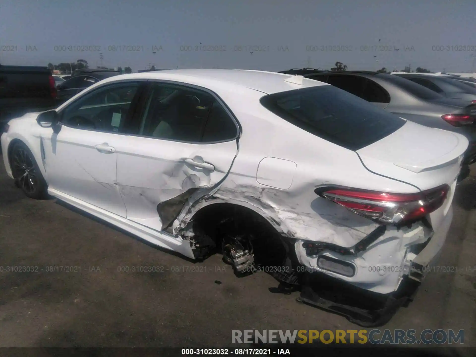 6 Photograph of a damaged car 4T1B11HK0KU828882 TOYOTA CAMRY 2019