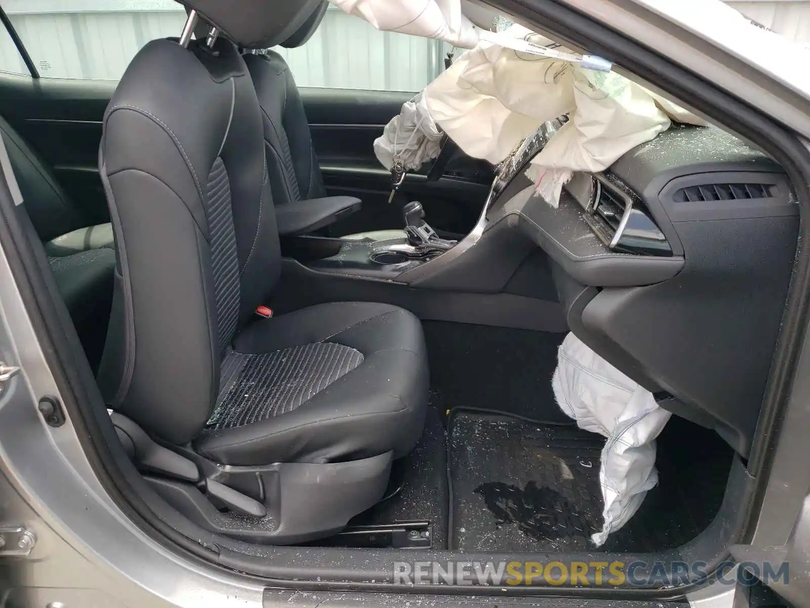 5 Photograph of a damaged car 4T1B11HK0KU831765 TOYOTA CAMRY 2019