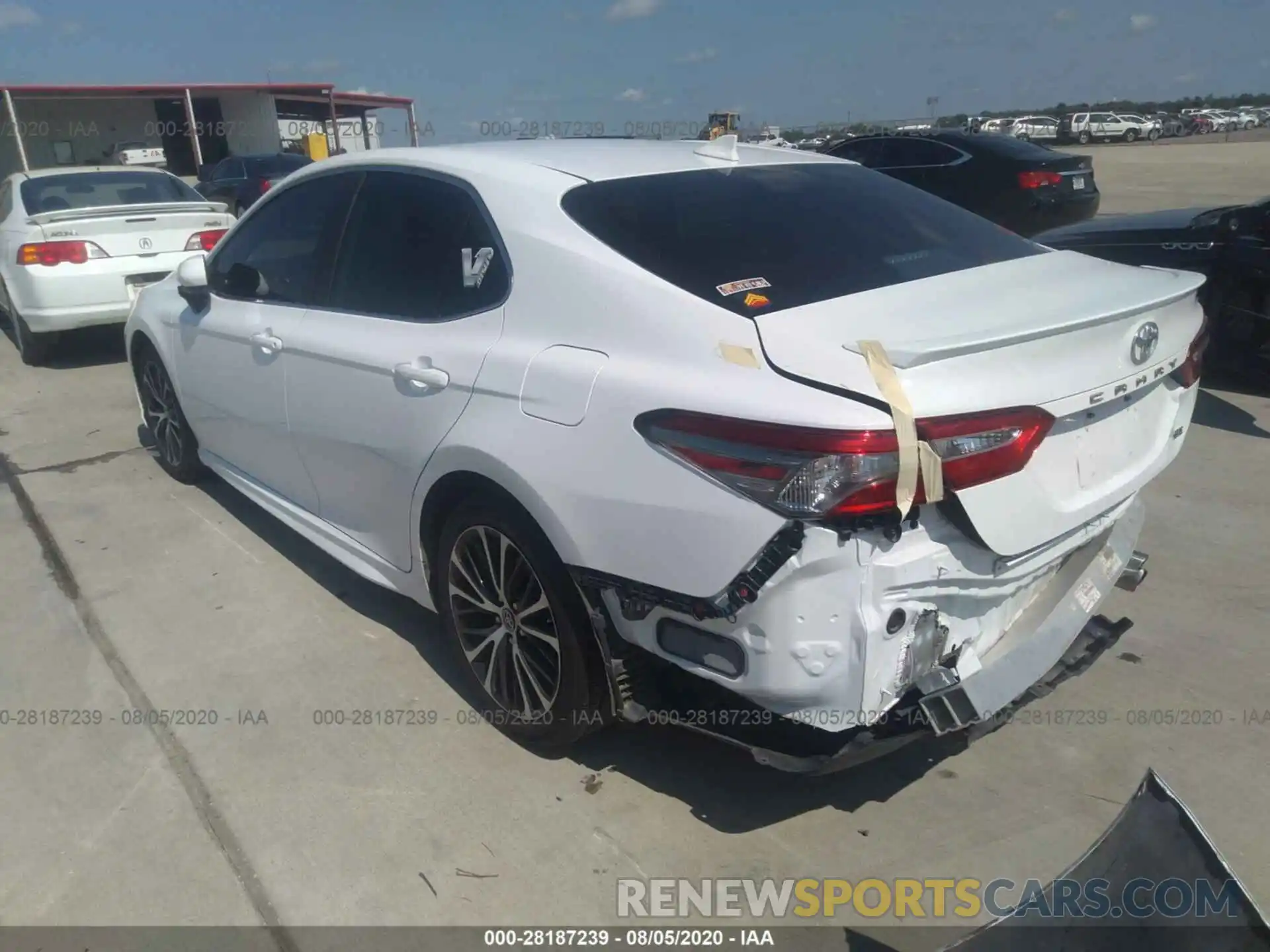 3 Photograph of a damaged car 4T1B11HK0KU832253 TOYOTA CAMRY 2019