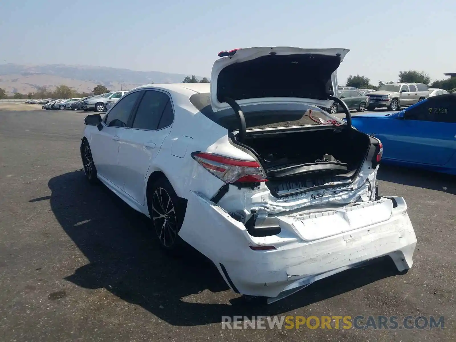 3 Photograph of a damaged car 4T1B11HK0KU832625 TOYOTA CAMRY 2019