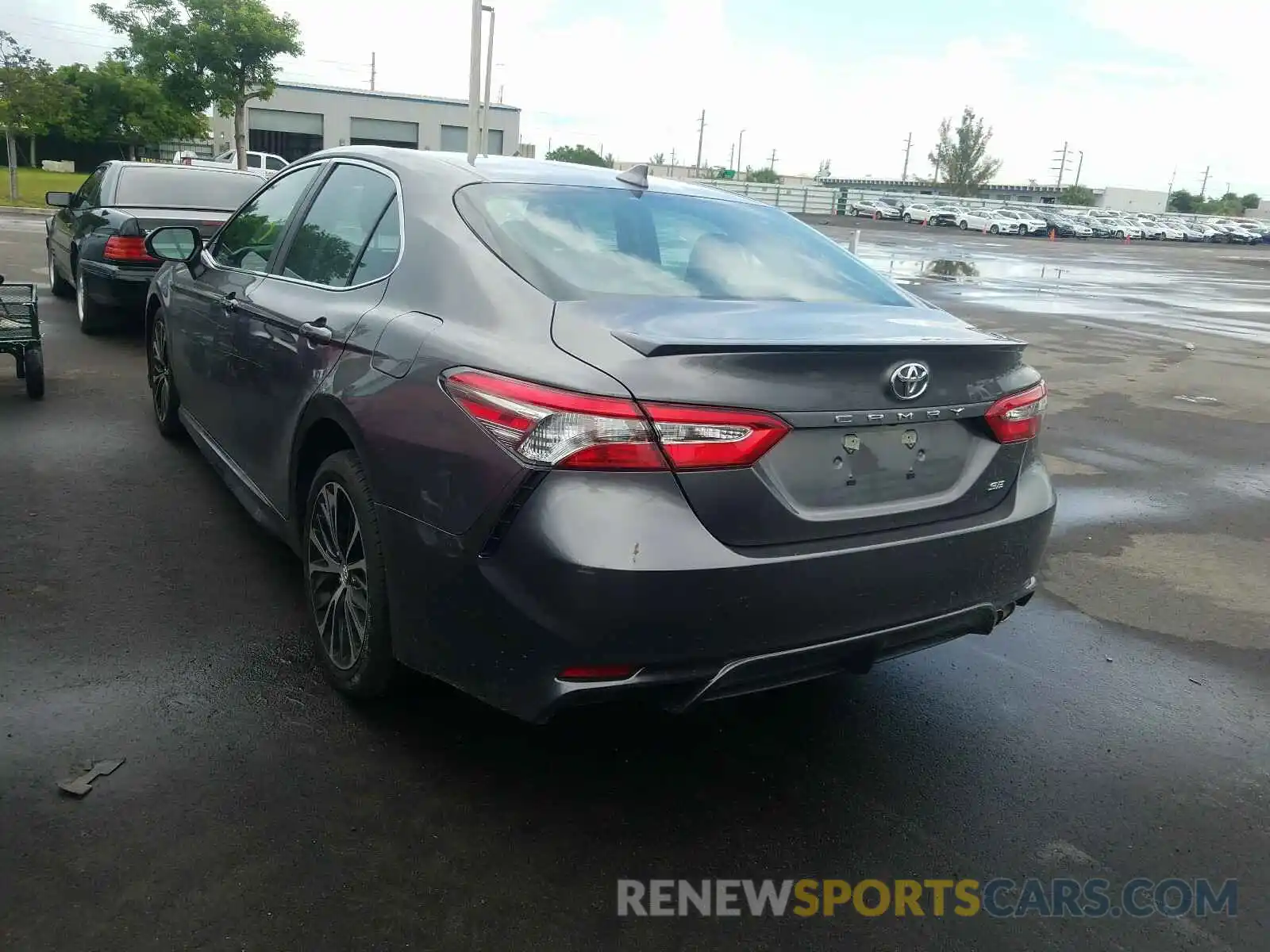 3 Photograph of a damaged car 4T1B11HK0KU833709 TOYOTA CAMRY 2019