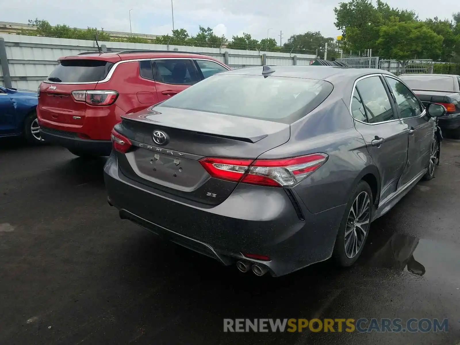 4 Photograph of a damaged car 4T1B11HK0KU833709 TOYOTA CAMRY 2019