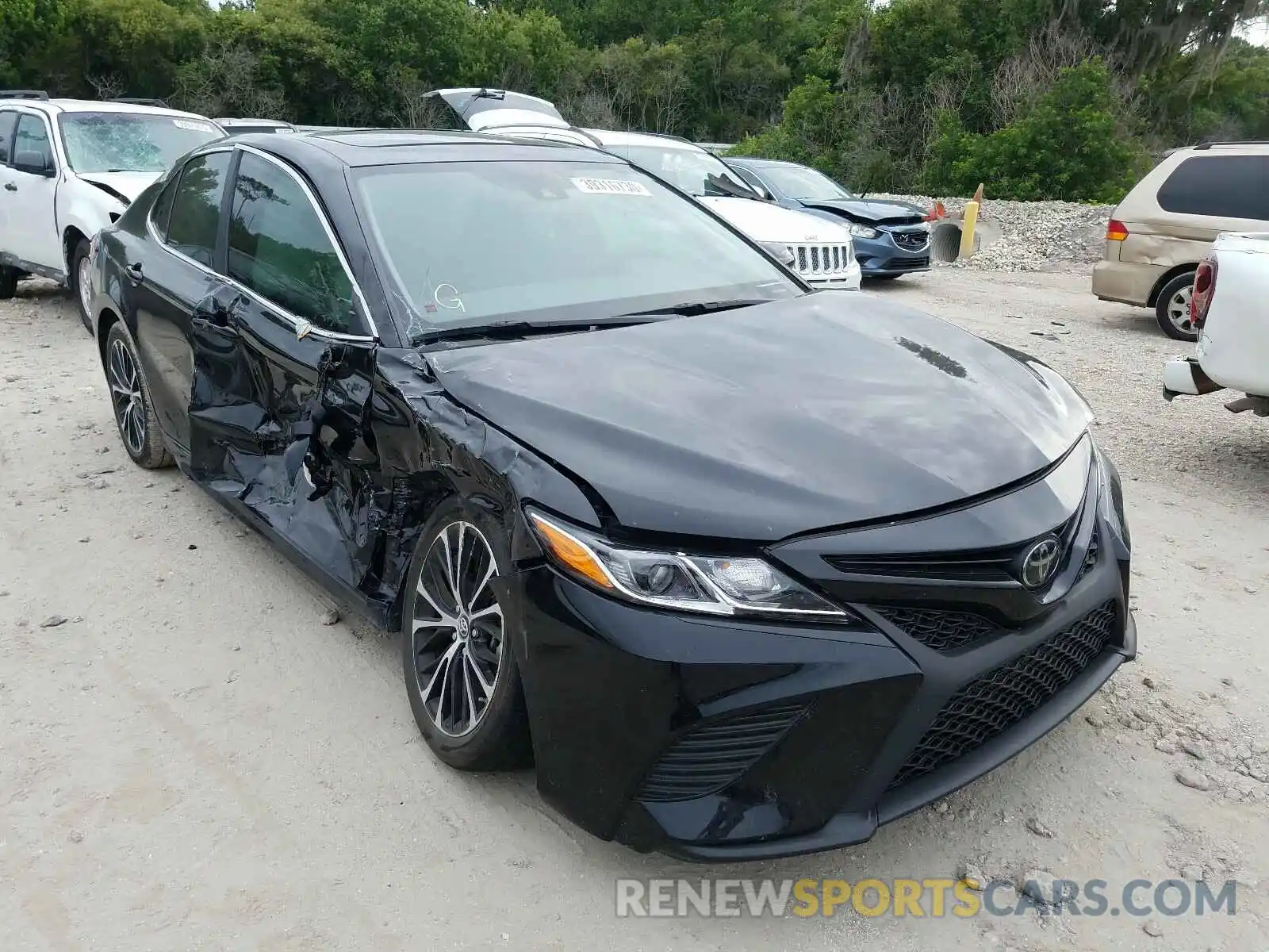 1 Photograph of a damaged car 4T1B11HK0KU837744 TOYOTA CAMRY 2019