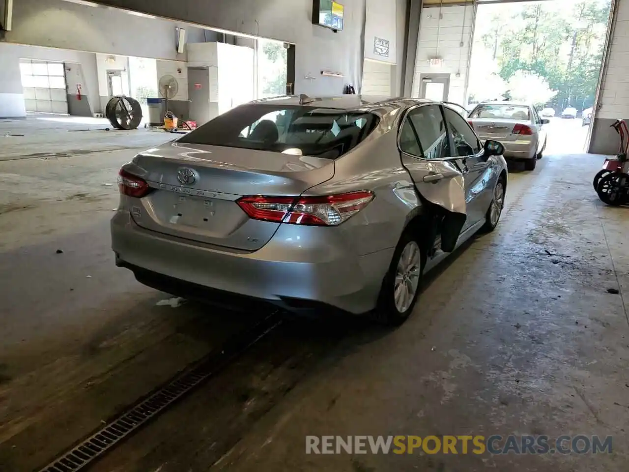 4 Photograph of a damaged car 4T1B11HK0KU842040 TOYOTA CAMRY 2019