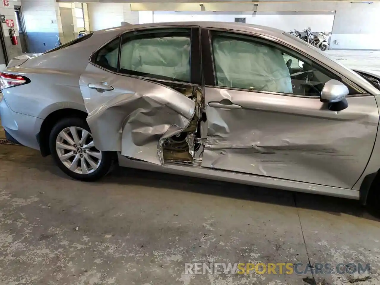 9 Photograph of a damaged car 4T1B11HK0KU842040 TOYOTA CAMRY 2019