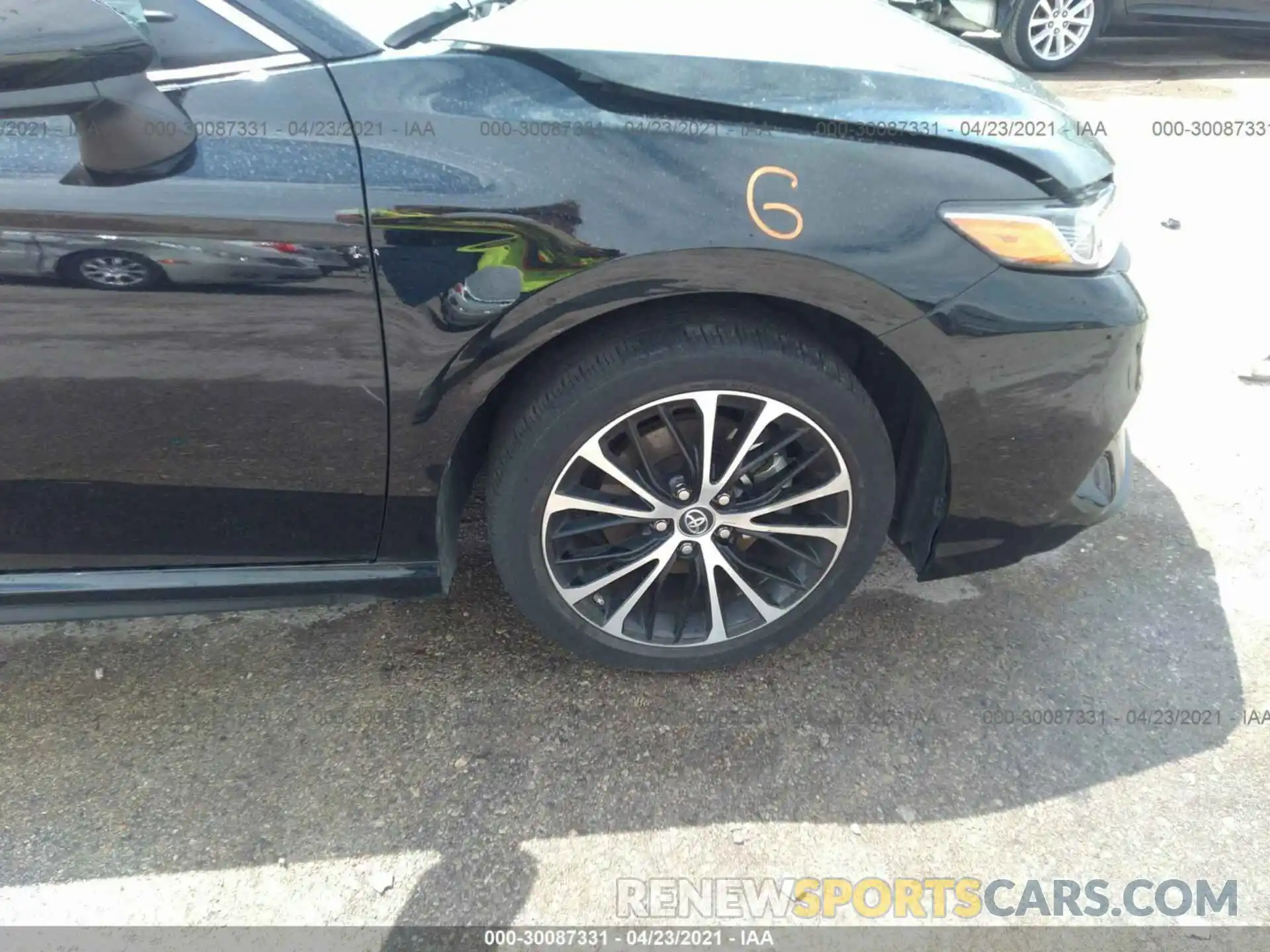 14 Photograph of a damaged car 4T1B11HK0KU842796 TOYOTA CAMRY 2019