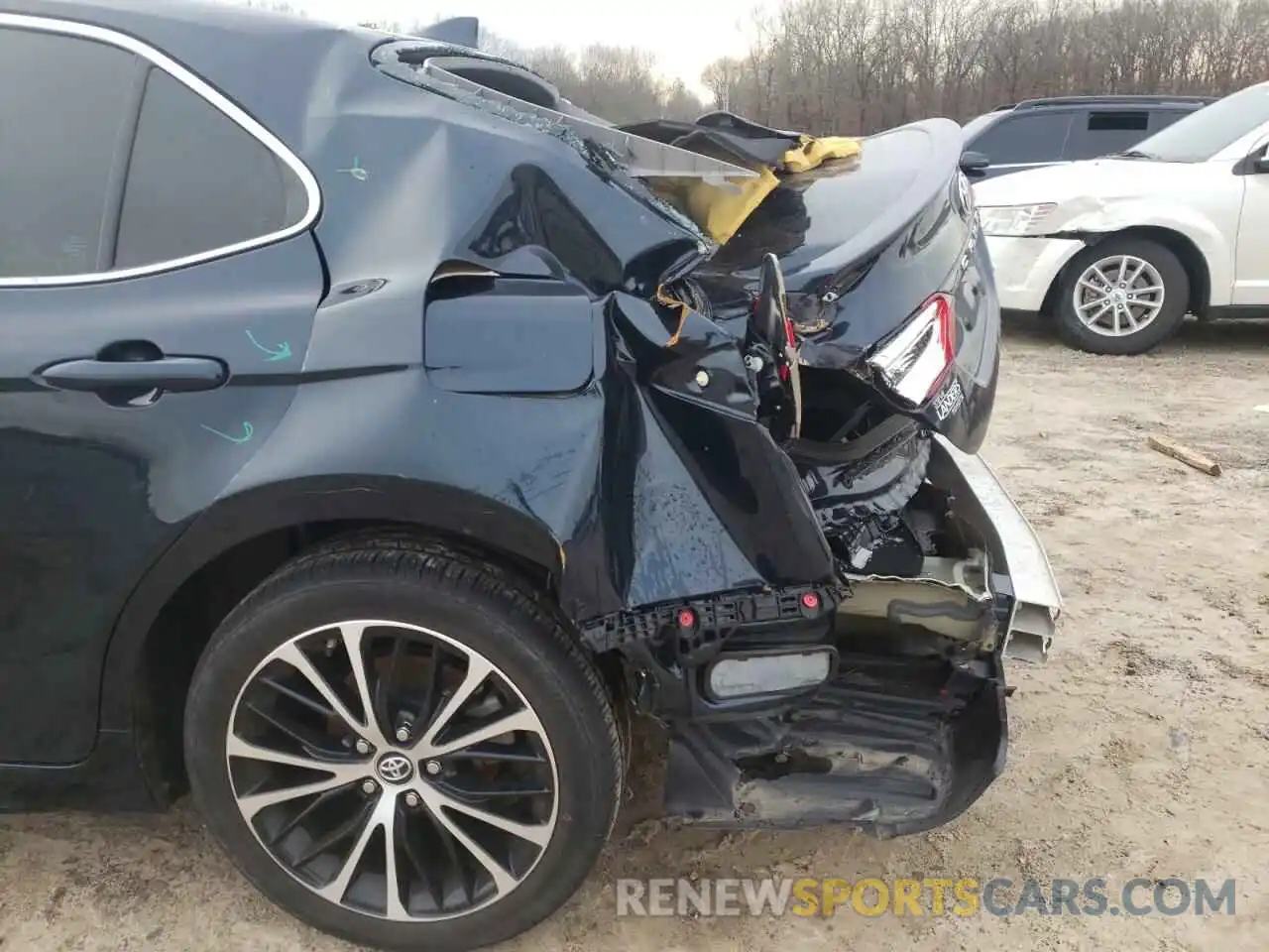 9 Photograph of a damaged car 4T1B11HK0KU842832 TOYOTA CAMRY 2019