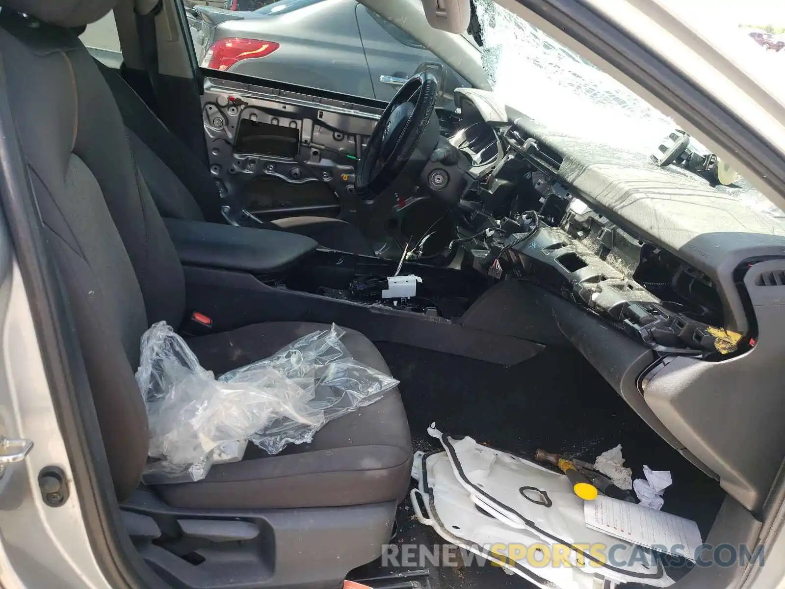 5 Photograph of a damaged car 4T1B11HK0KU848016 TOYOTA CAMRY 2019