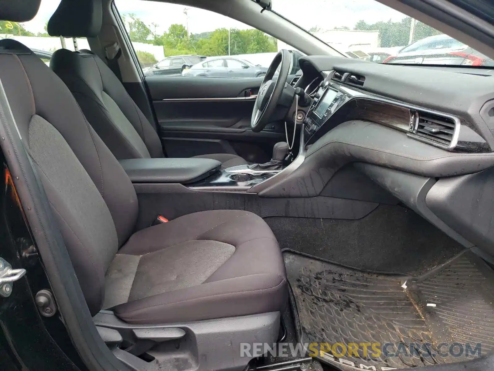 5 Photograph of a damaged car 4T1B11HK0KU849098 TOYOTA CAMRY 2019