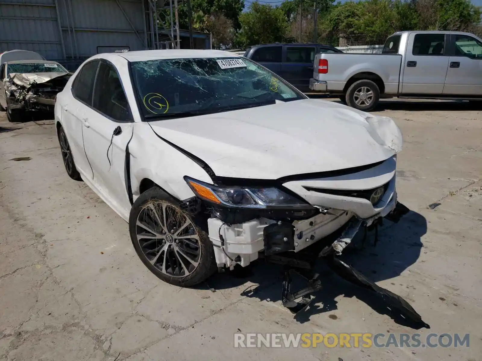 1 Photograph of a damaged car 4T1B11HK0KU852437 TOYOTA CAMRY 2019