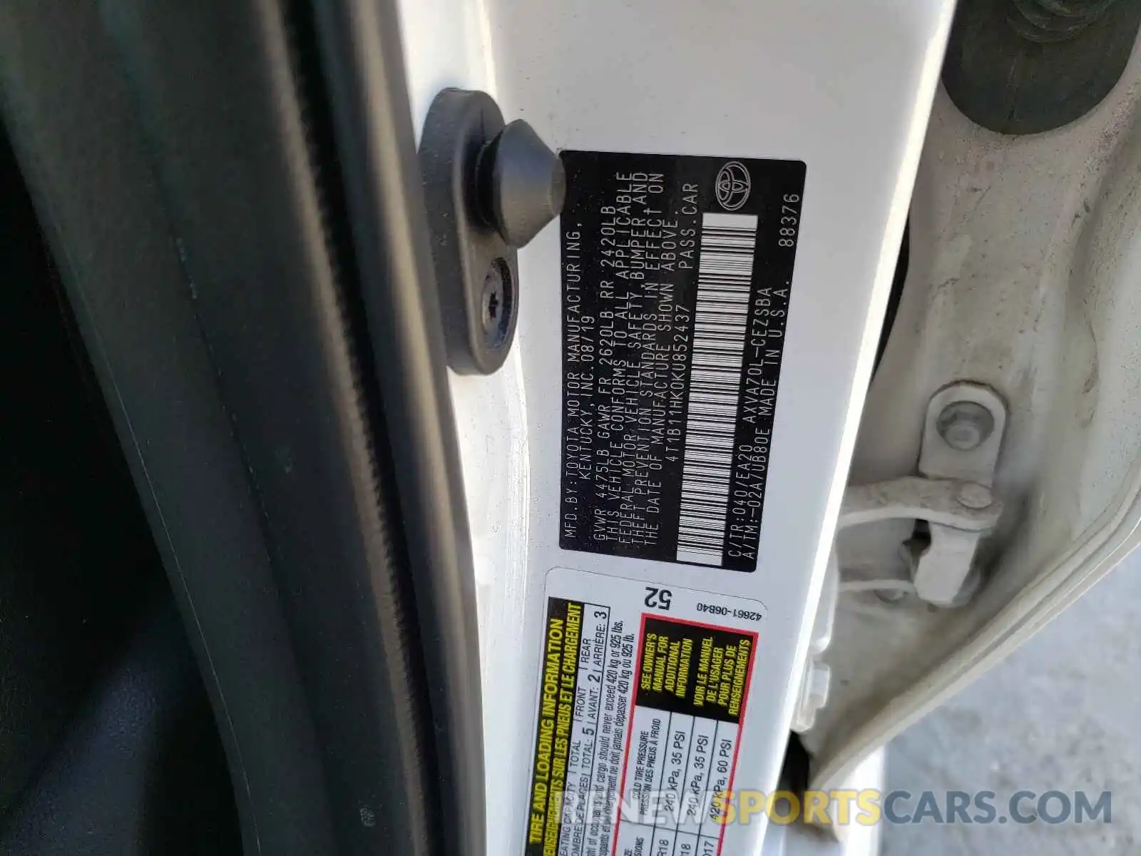 10 Photograph of a damaged car 4T1B11HK0KU852437 TOYOTA CAMRY 2019