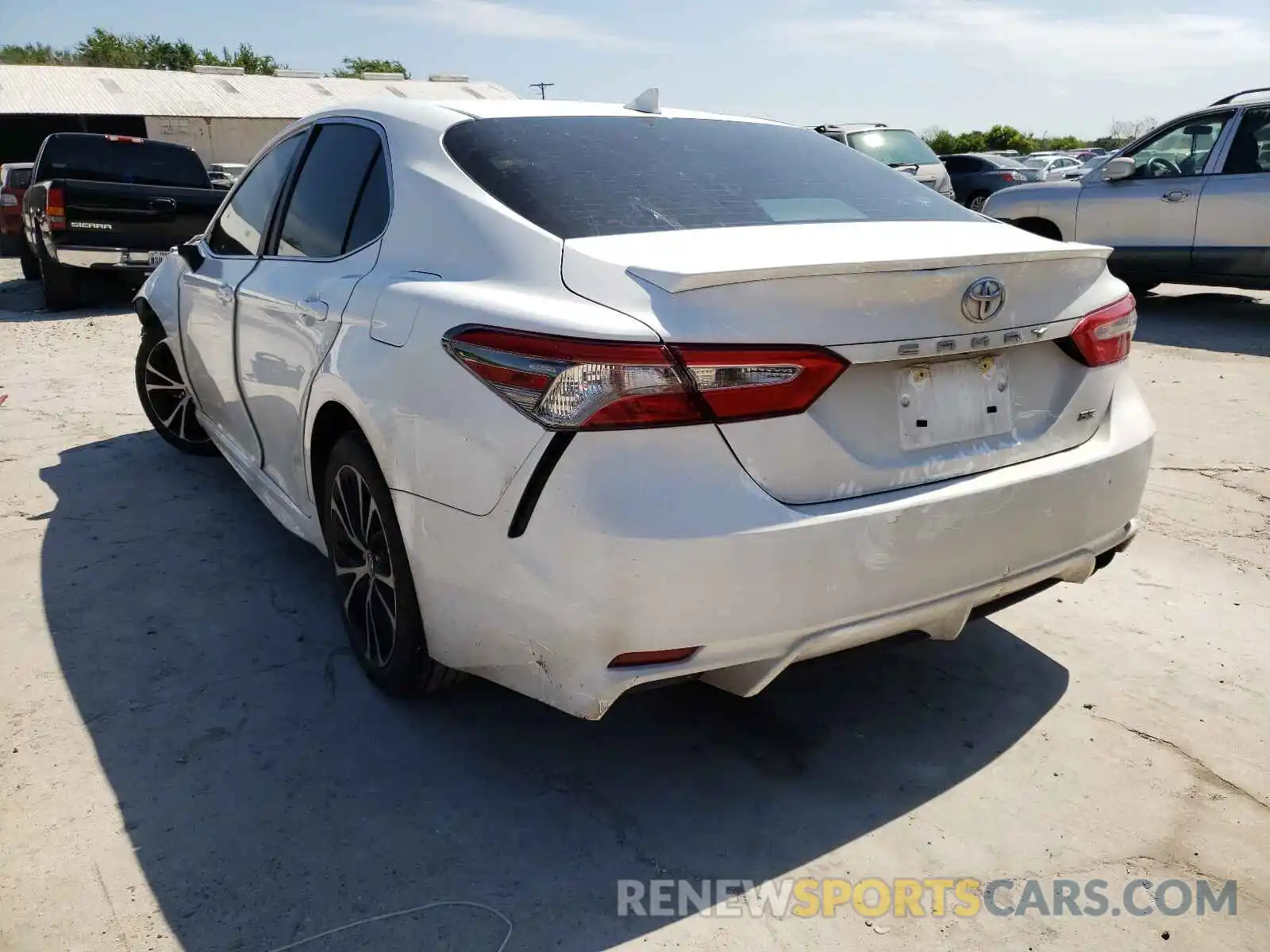 3 Photograph of a damaged car 4T1B11HK0KU852437 TOYOTA CAMRY 2019