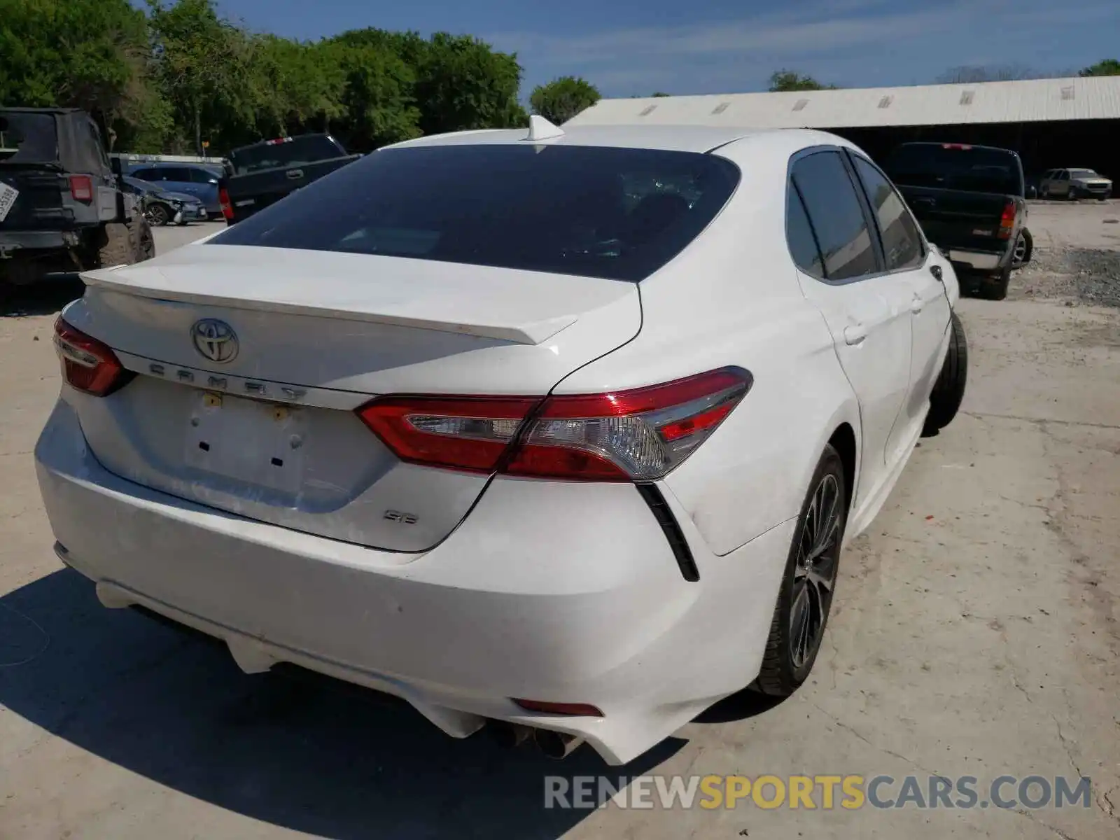 4 Photograph of a damaged car 4T1B11HK0KU852437 TOYOTA CAMRY 2019