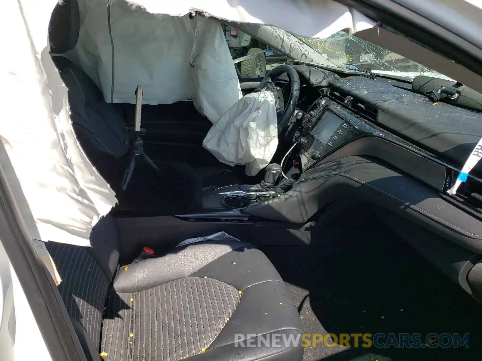 5 Photograph of a damaged car 4T1B11HK0KU852437 TOYOTA CAMRY 2019