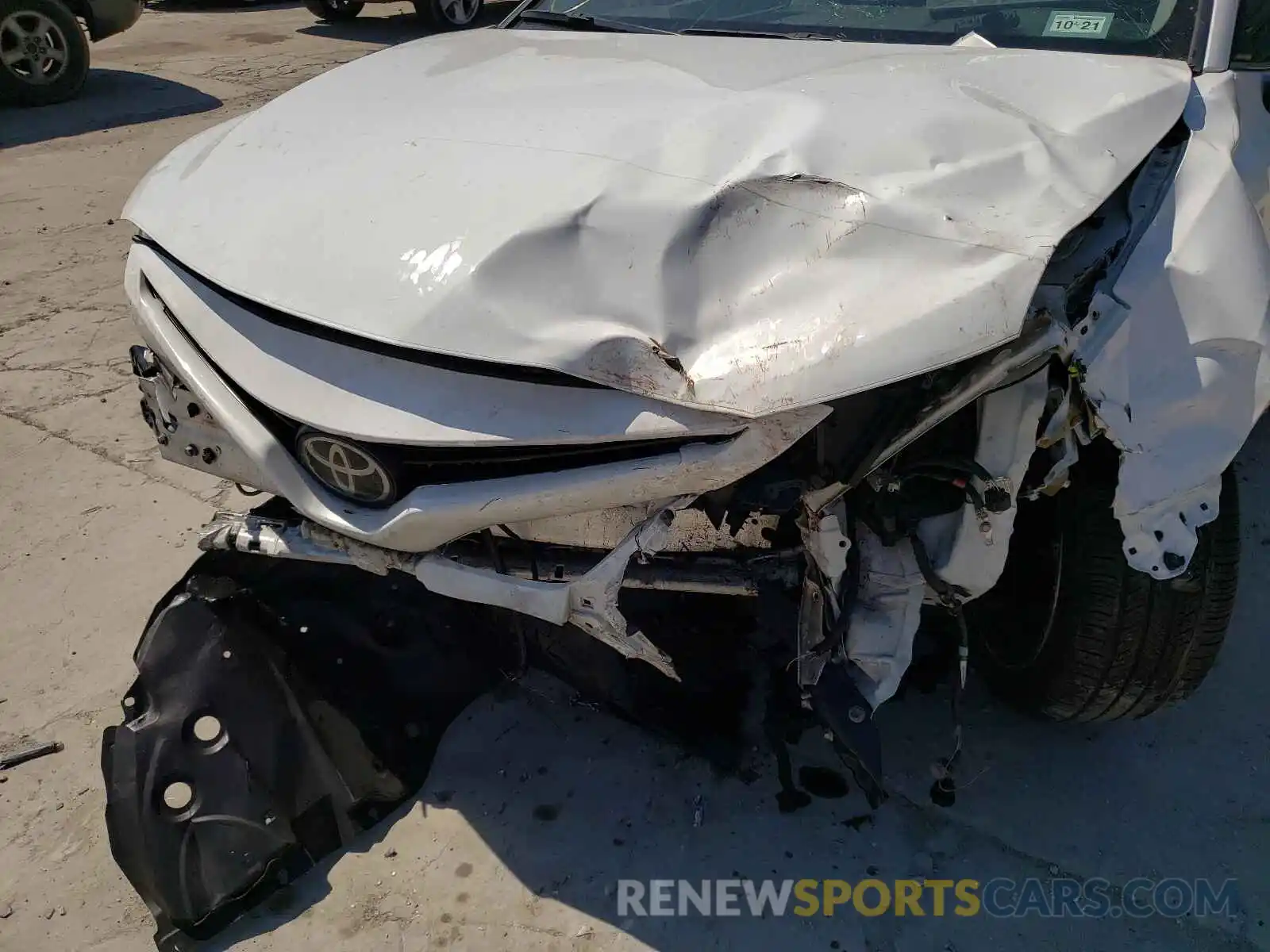 9 Photograph of a damaged car 4T1B11HK0KU852437 TOYOTA CAMRY 2019