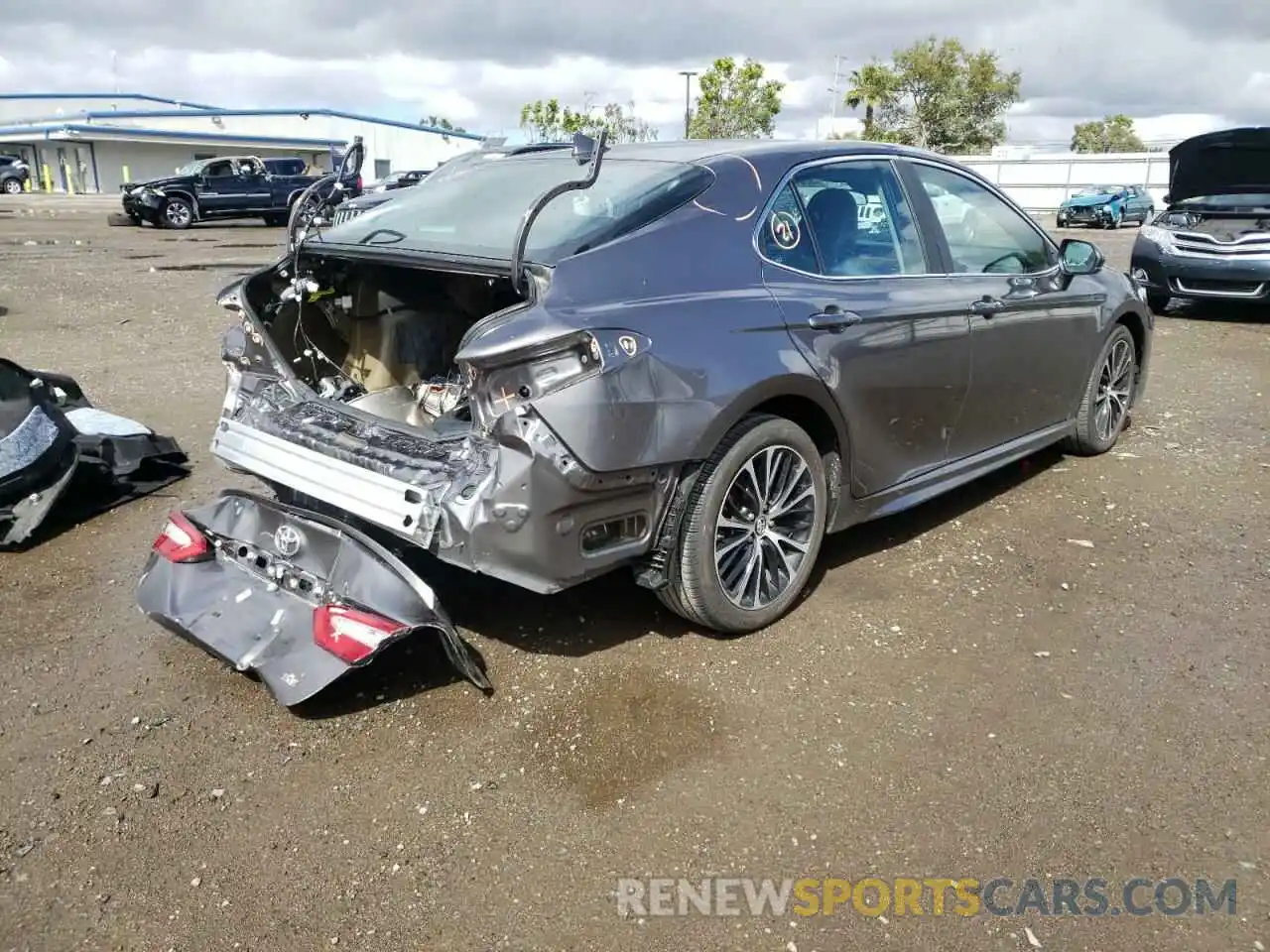 4 Photograph of a damaged car 4T1B11HK0KU852924 TOYOTA CAMRY 2019