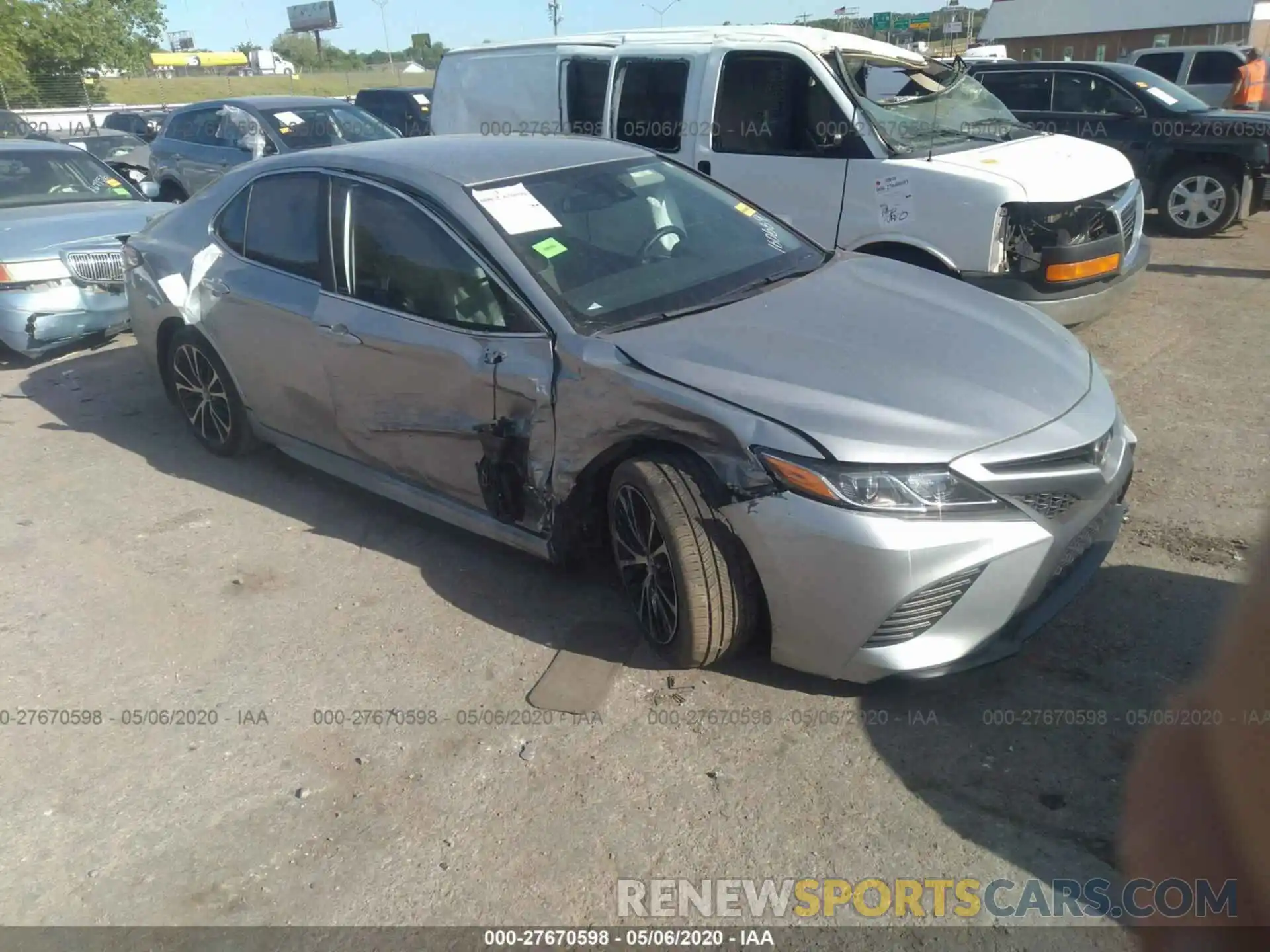 1 Photograph of a damaged car 4T1B11HK1KU160669 TOYOTA CAMRY 2019