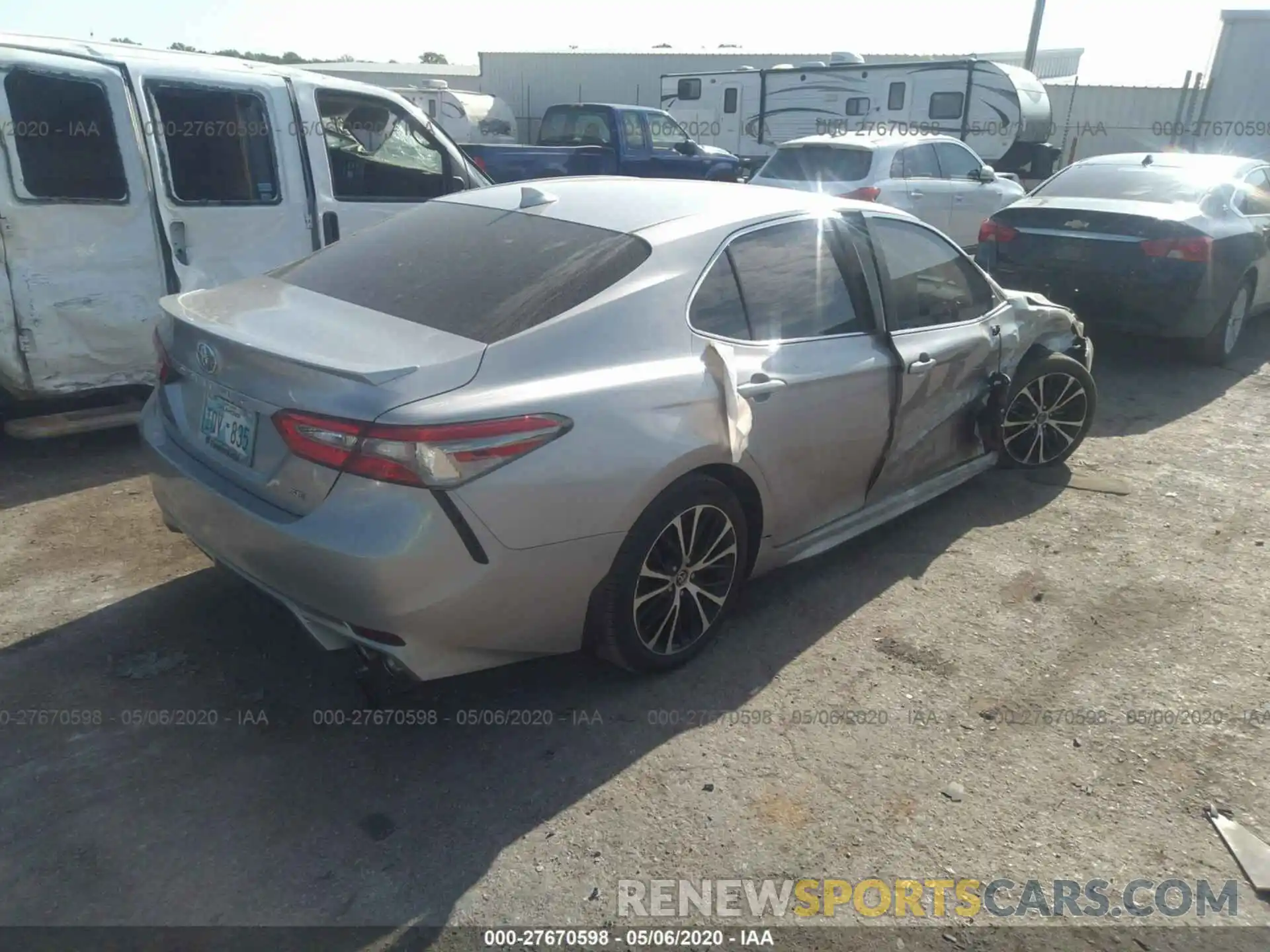 4 Фотография поврежденного автомобиля 4T1B11HK1KU160669 TOYOTA CAMRY 2019