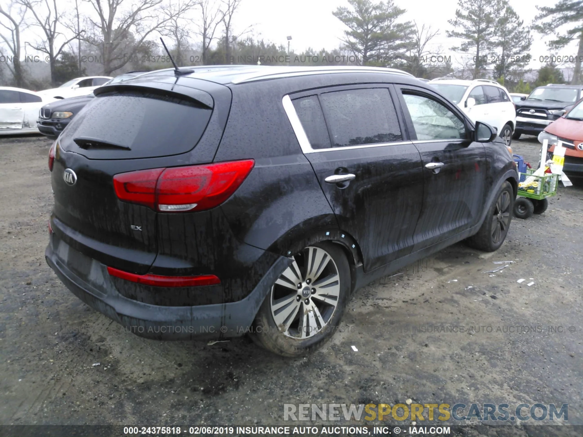 4 Photograph of a damaged car 4T1B11HK1KU160753 TOYOTA CAMRY 2019