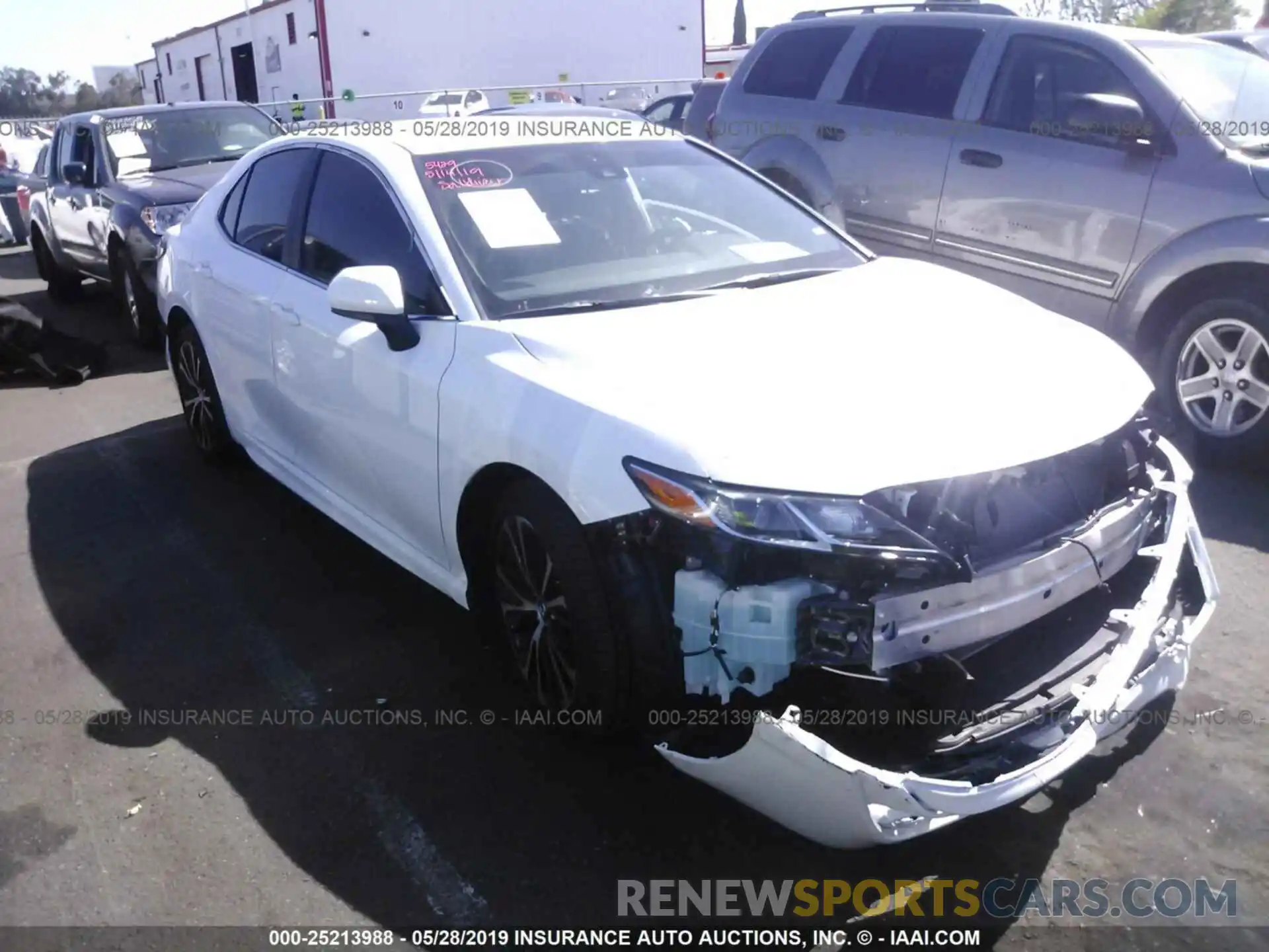 1 Photograph of a damaged car 4T1B11HK1KU162289 TOYOTA CAMRY 2019