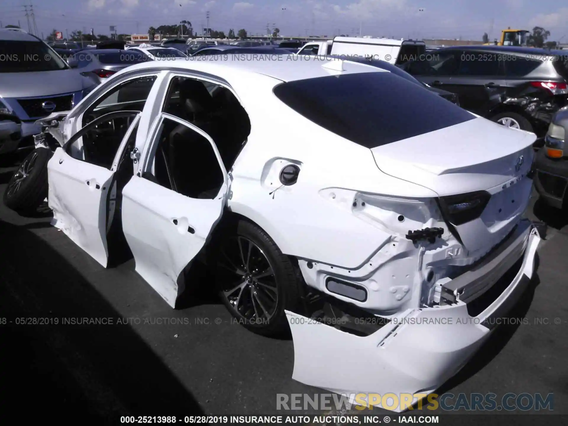 3 Photograph of a damaged car 4T1B11HK1KU162289 TOYOTA CAMRY 2019