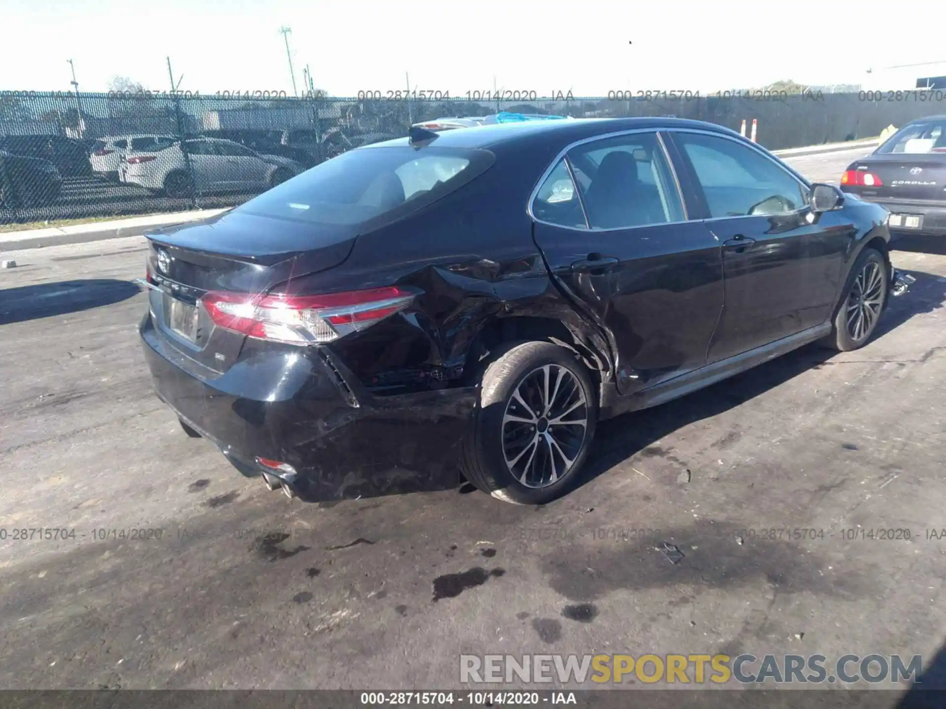 4 Photograph of a damaged car 4T1B11HK1KU162809 TOYOTA CAMRY 2019