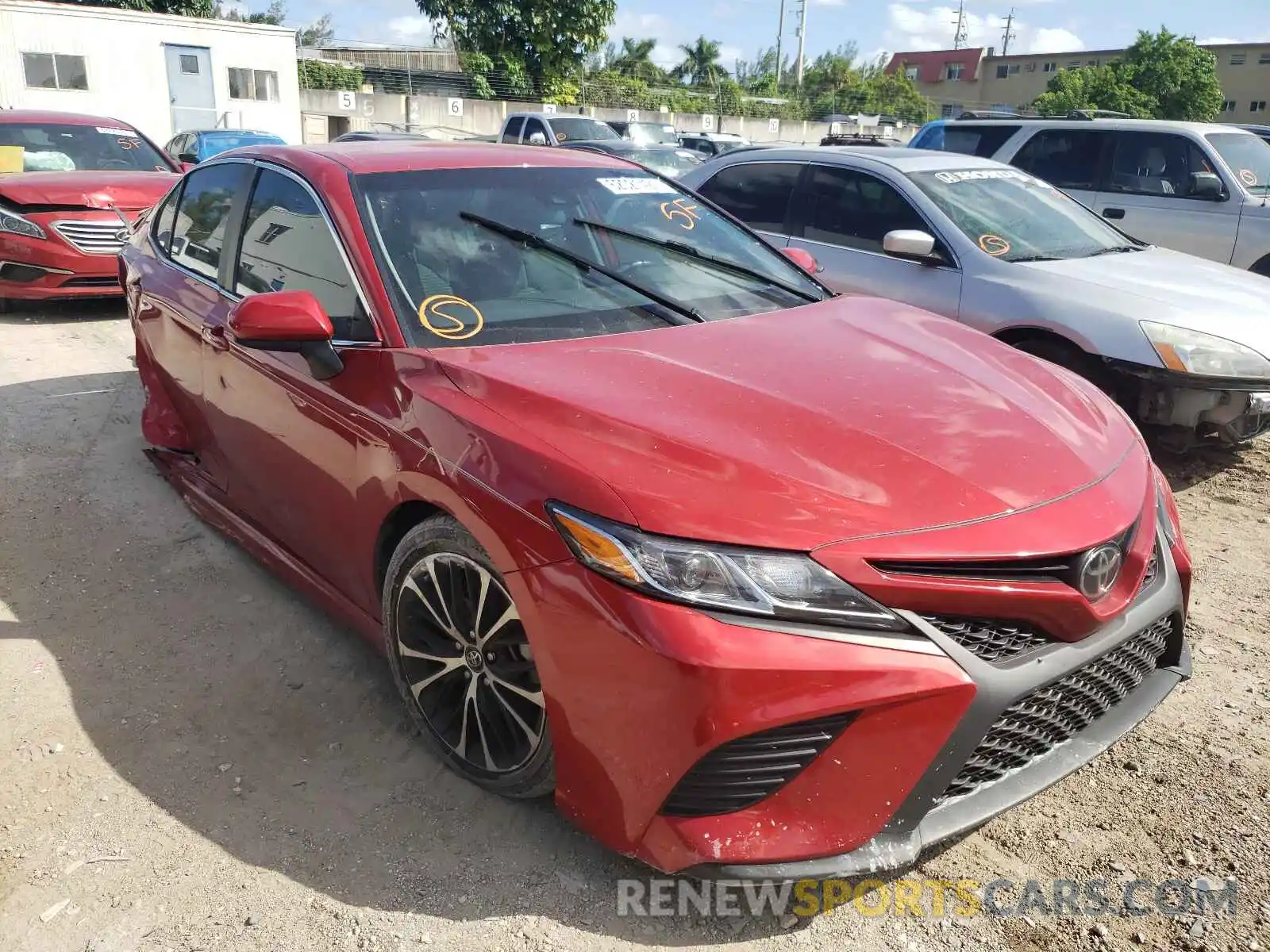 1 Photograph of a damaged car 4T1B11HK1KU162910 TOYOTA CAMRY 2019