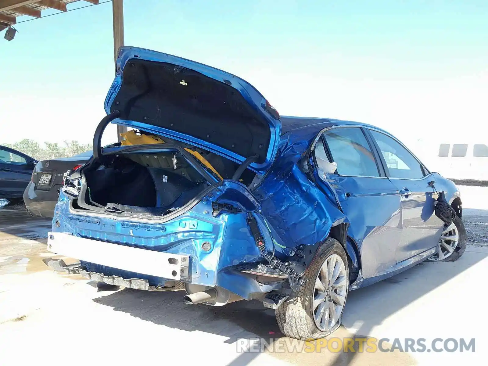 4 Photograph of a damaged car 4T1B11HK1KU163345 TOYOTA CAMRY 2019