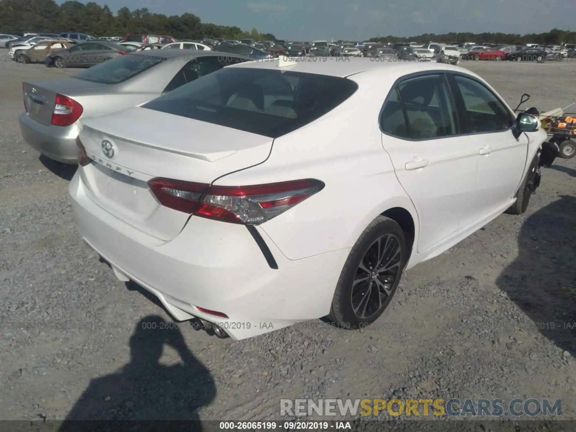 4 Photograph of a damaged car 4T1B11HK1KU166570 TOYOTA CAMRY 2019