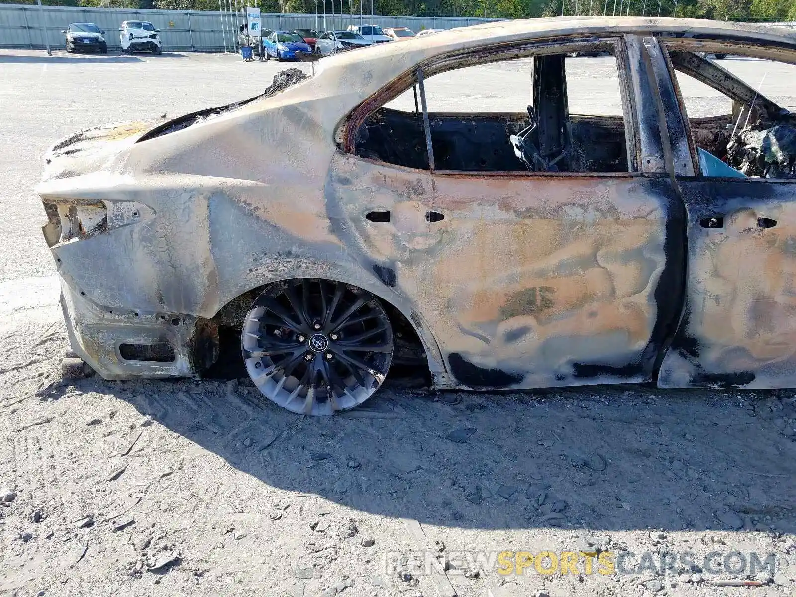 10 Photograph of a damaged car 4T1B11HK1KU167508 TOYOTA CAMRY 2019