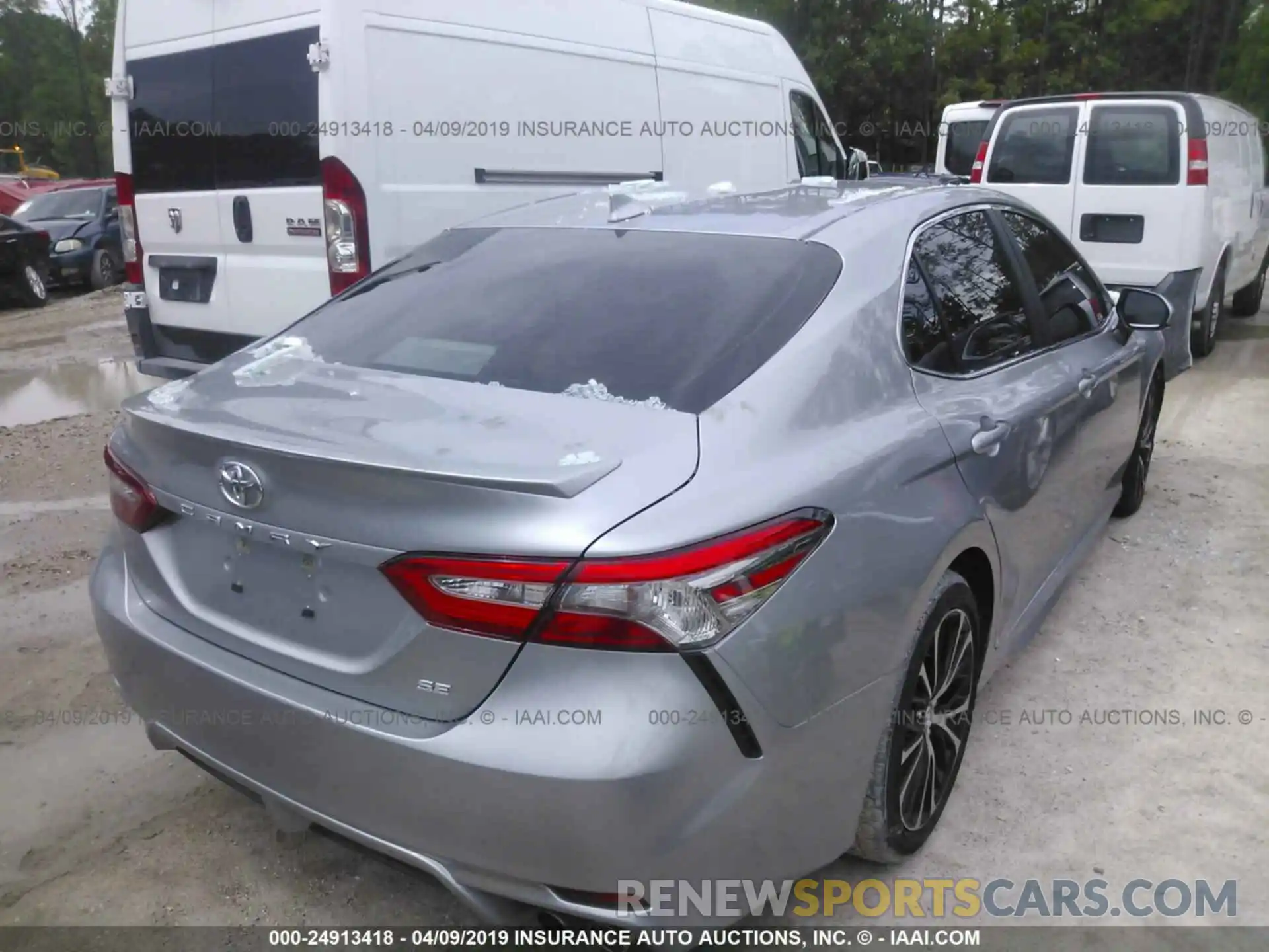 4 Photograph of a damaged car 4T1B11HK1KU169047 TOYOTA CAMRY 2019