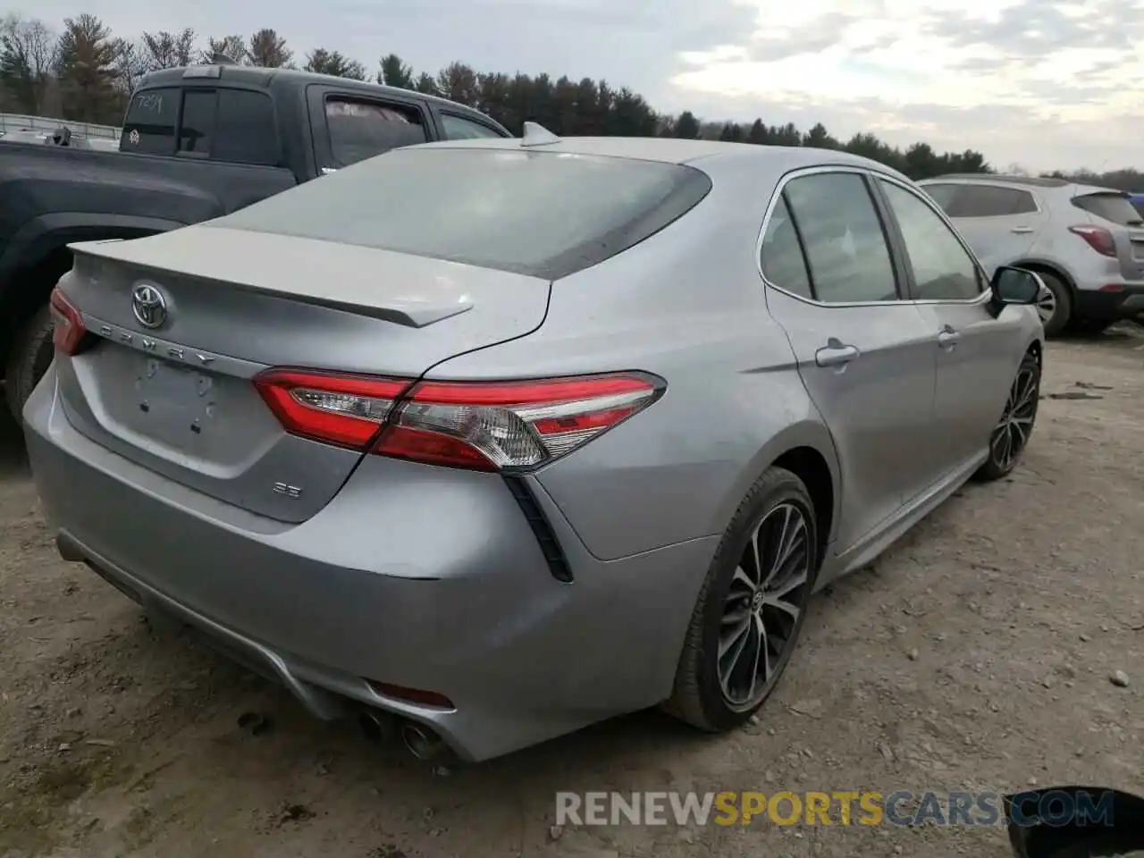 4 Photograph of a damaged car 4T1B11HK1KU172322 TOYOTA CAMRY 2019