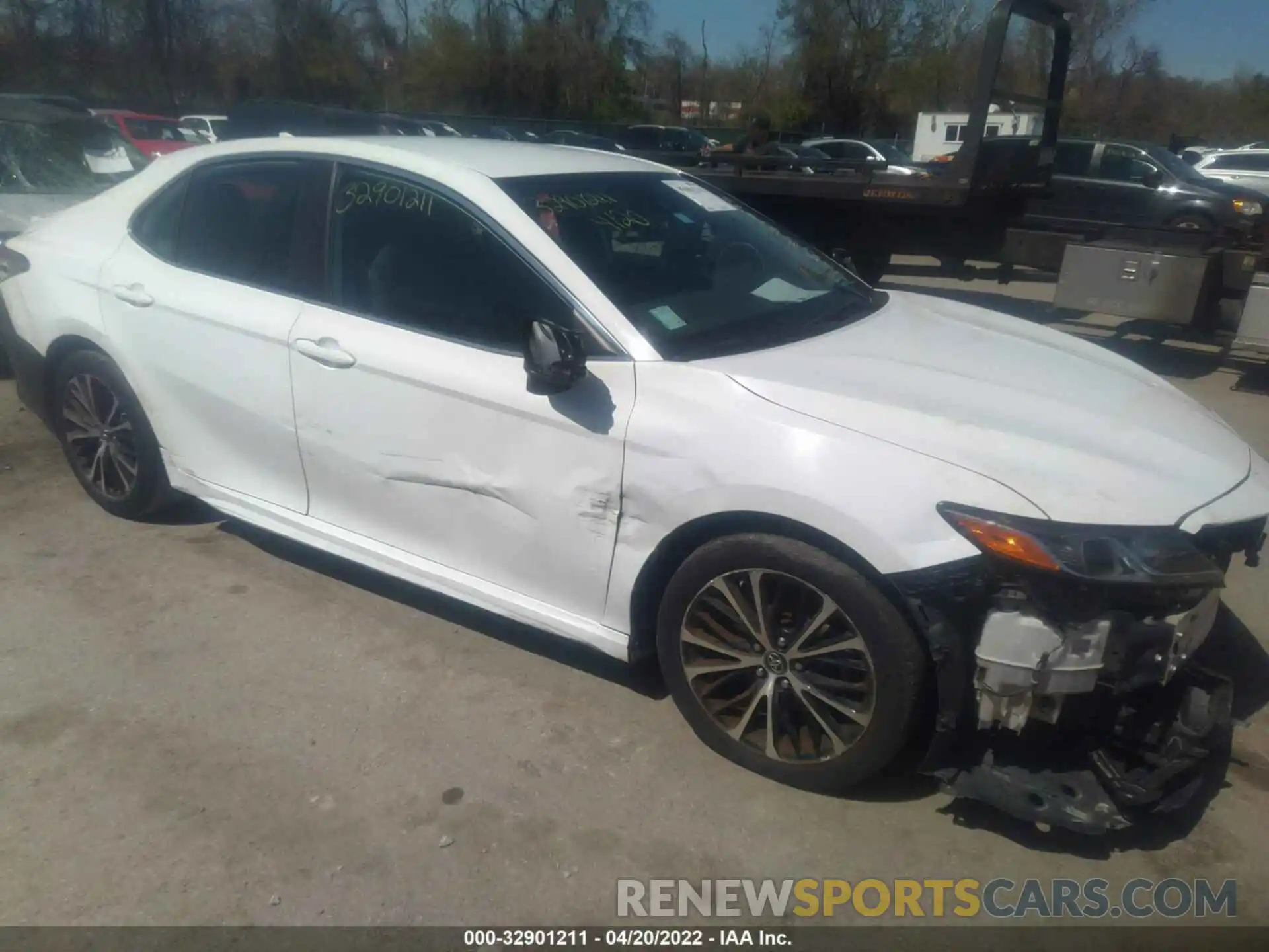 1 Photograph of a damaged car 4T1B11HK1KU172837 TOYOTA CAMRY 2019