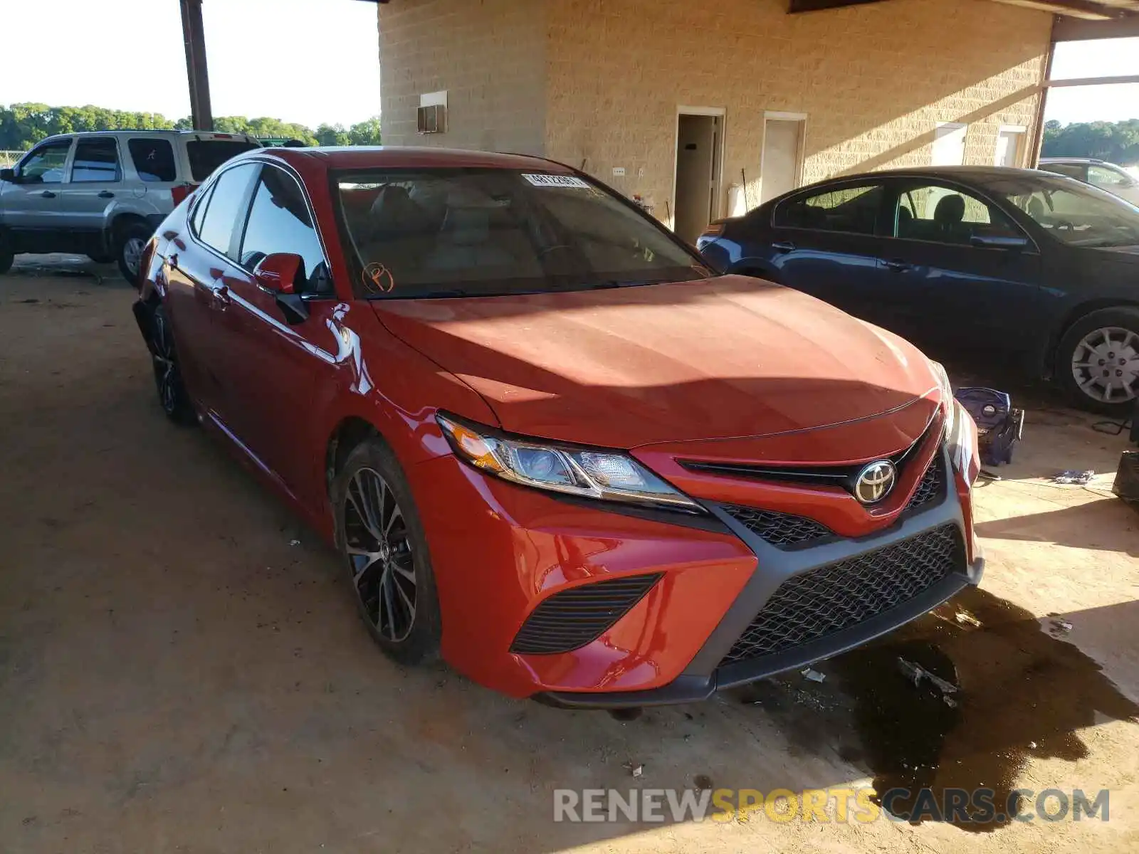 1 Photograph of a damaged car 4T1B11HK1KU174832 TOYOTA CAMRY 2019