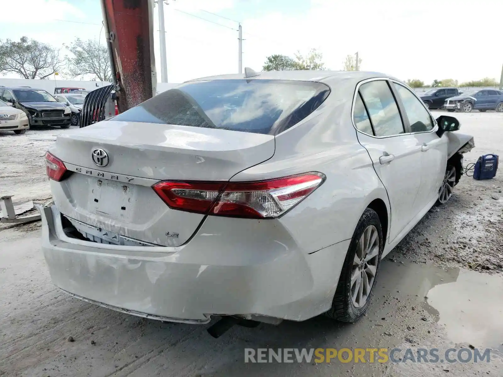 4 Photograph of a damaged car 4T1B11HK1KU175060 TOYOTA CAMRY 2019