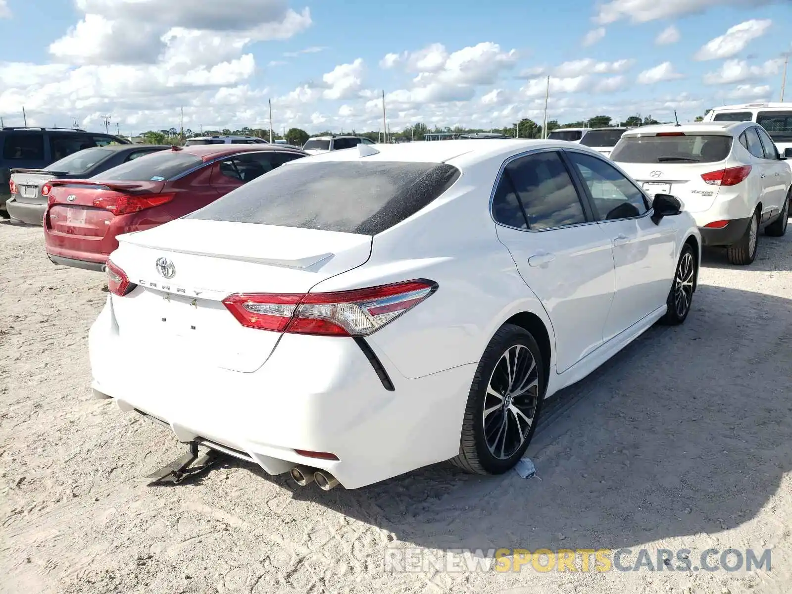 4 Photograph of a damaged car 4T1B11HK1KU185121 TOYOTA CAMRY 2019