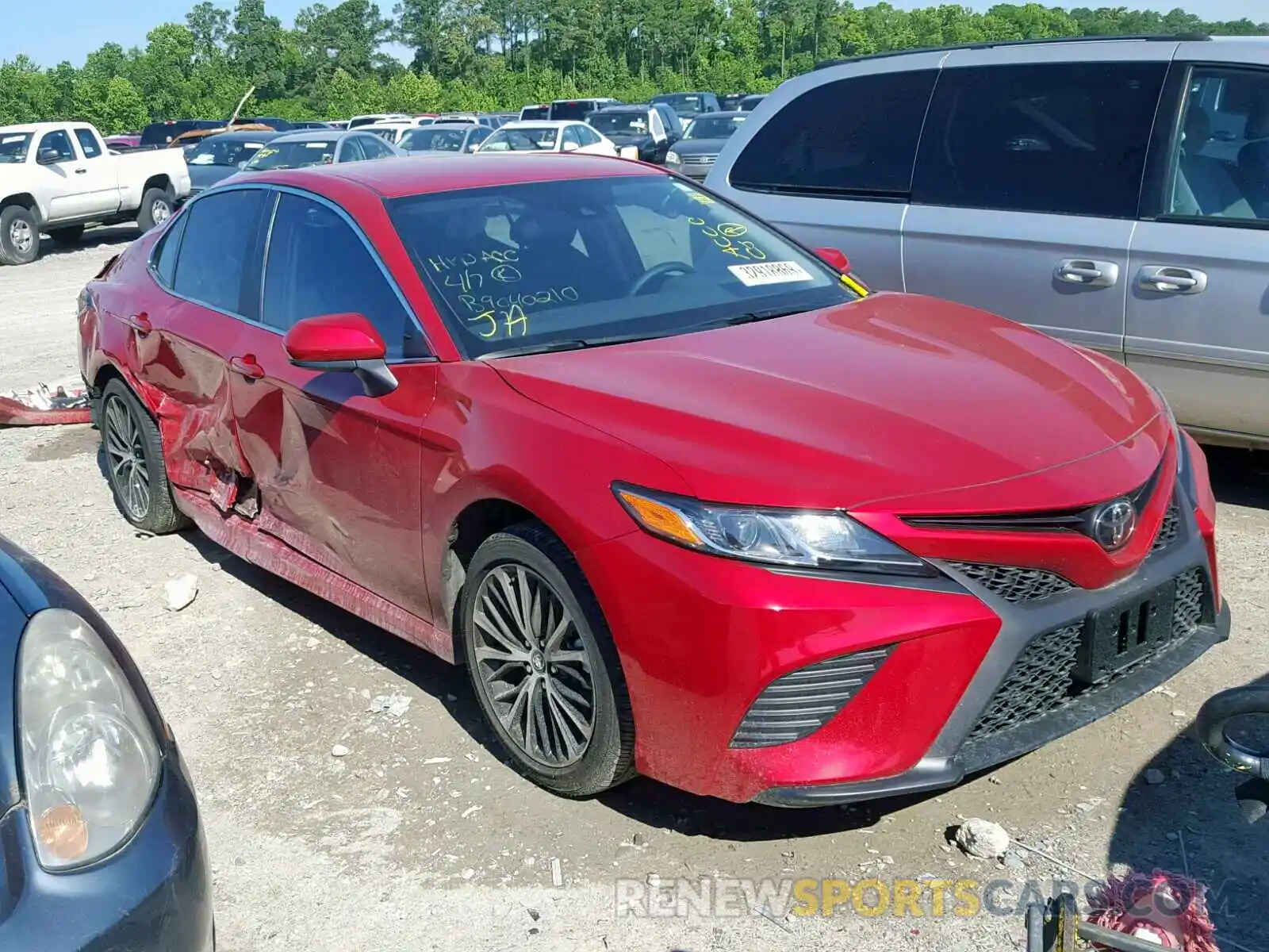 1 Photograph of a damaged car 4T1B11HK1KU189105 TOYOTA CAMRY 2019