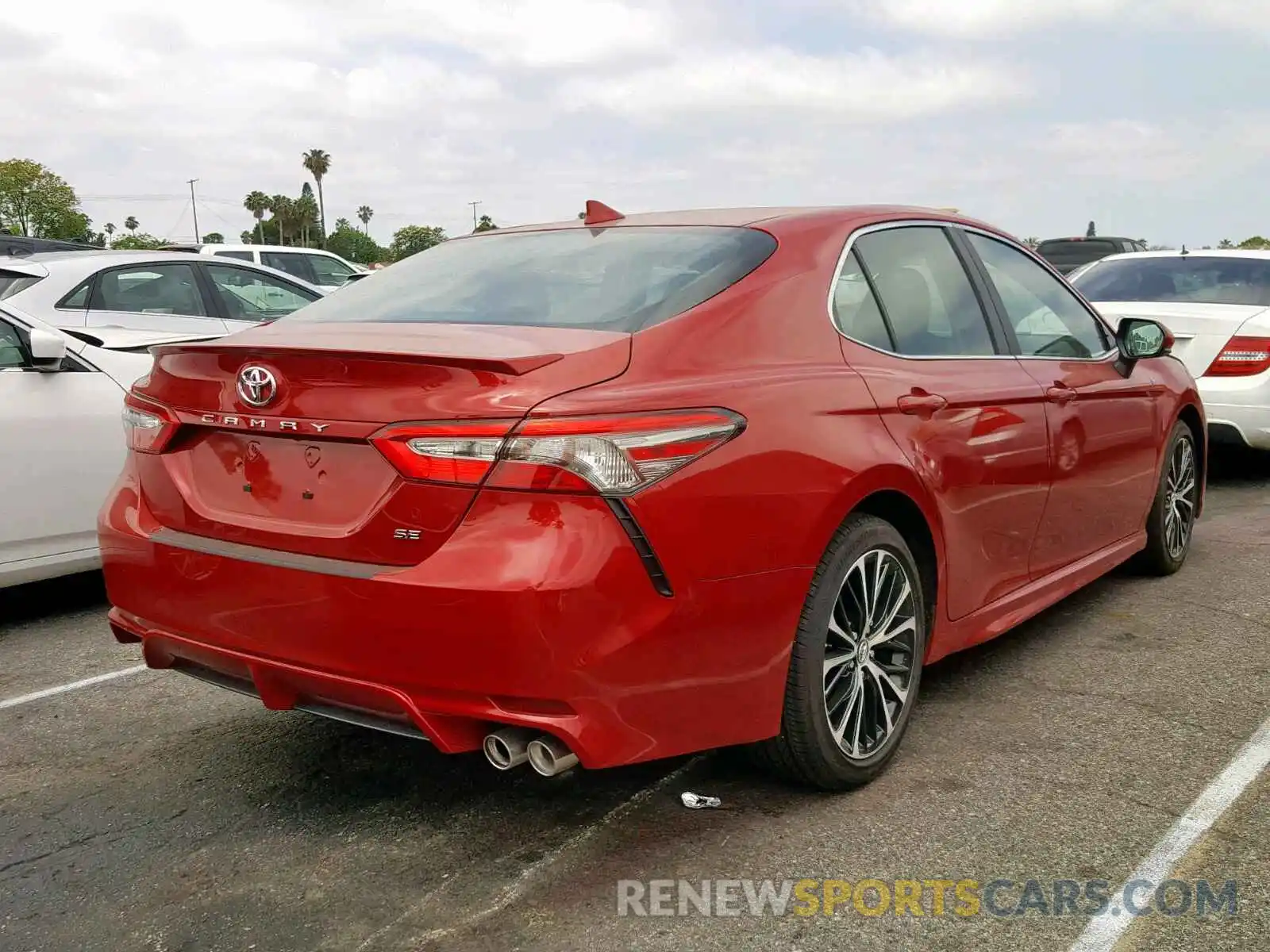 4 Photograph of a damaged car 4T1B11HK1KU195700 TOYOTA CAMRY 2019