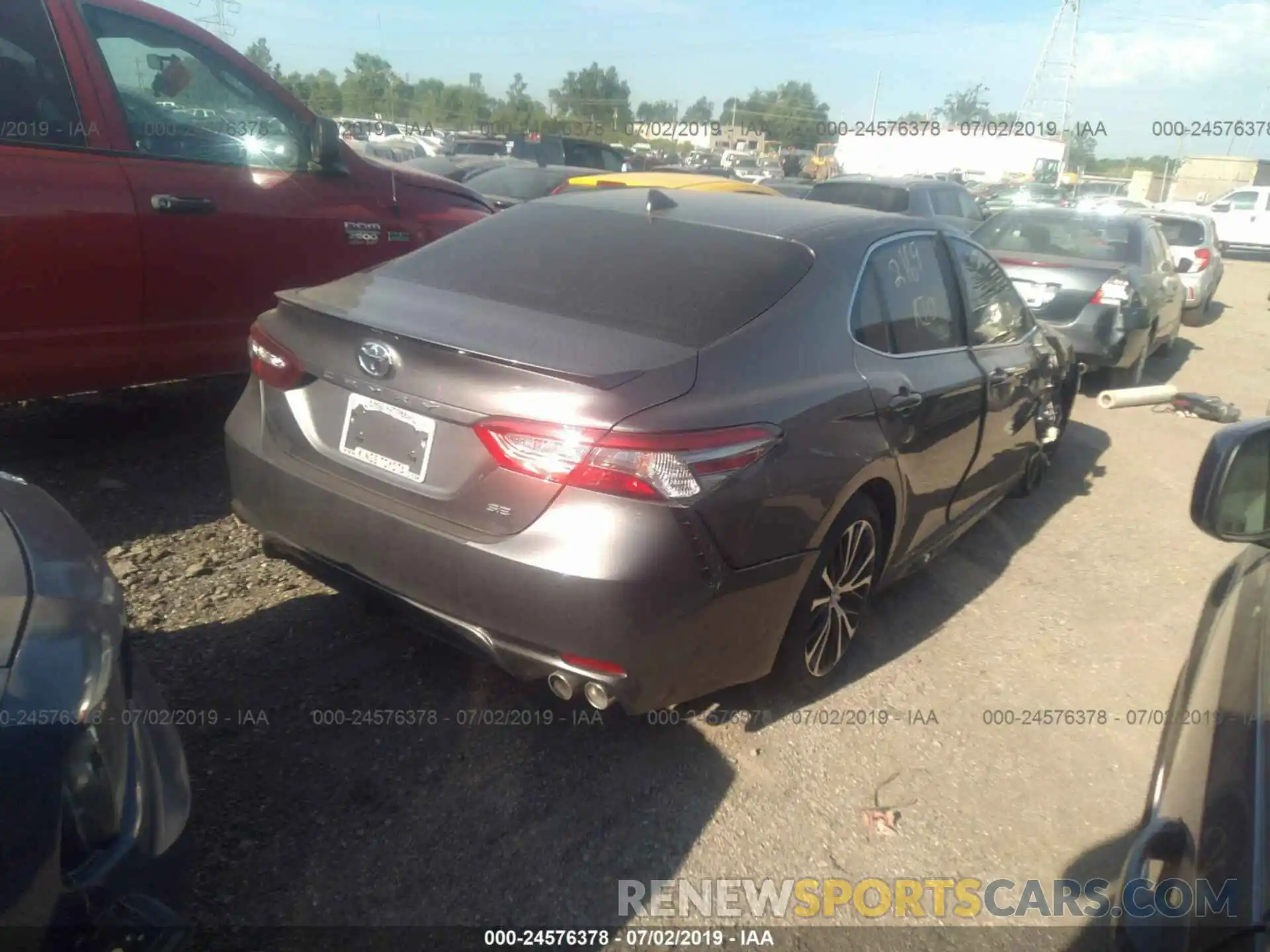 4 Photograph of a damaged car 4T1B11HK1KU197740 TOYOTA CAMRY 2019