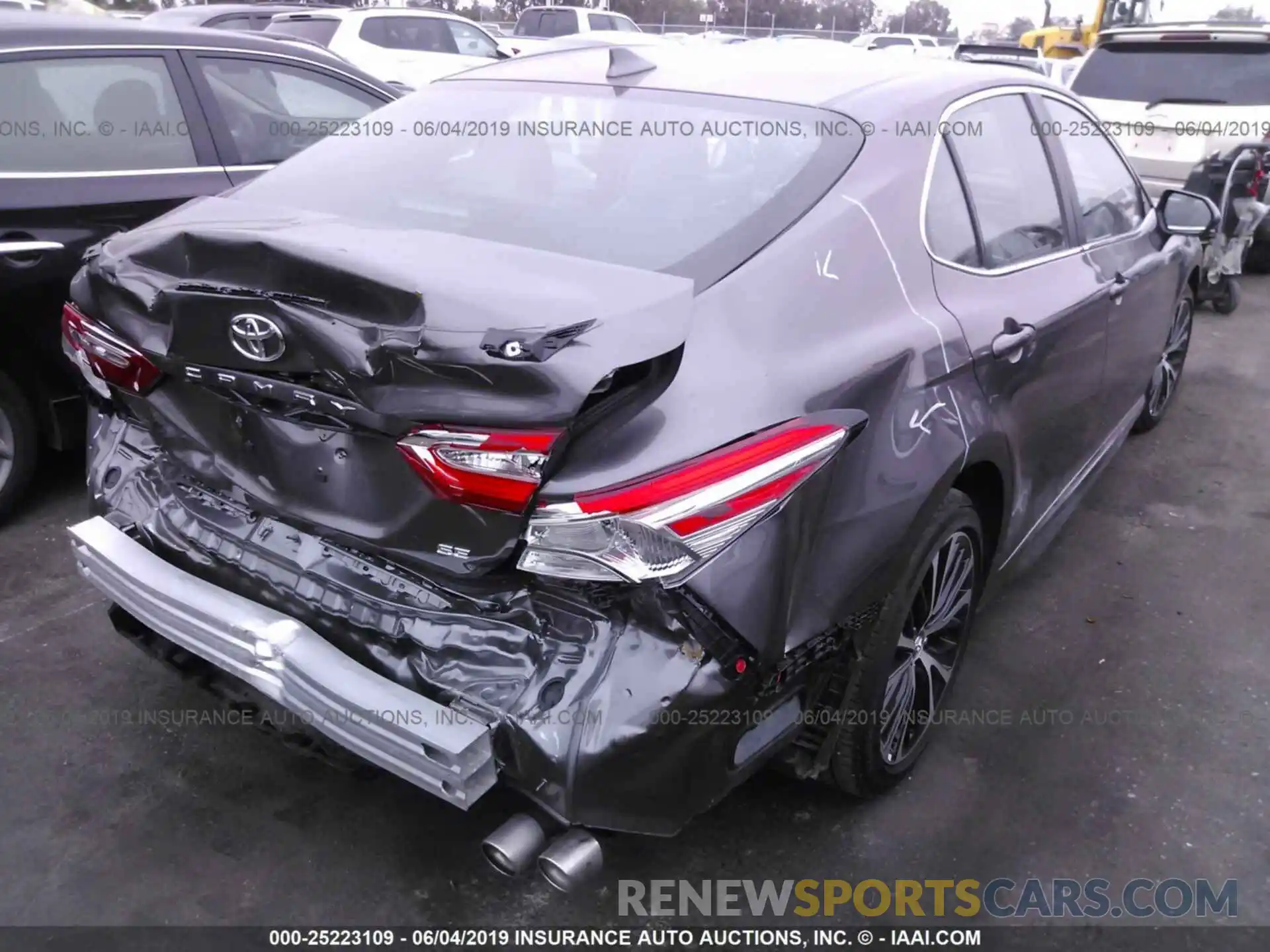 4 Photograph of a damaged car 4T1B11HK1KU199262 TOYOTA CAMRY 2019