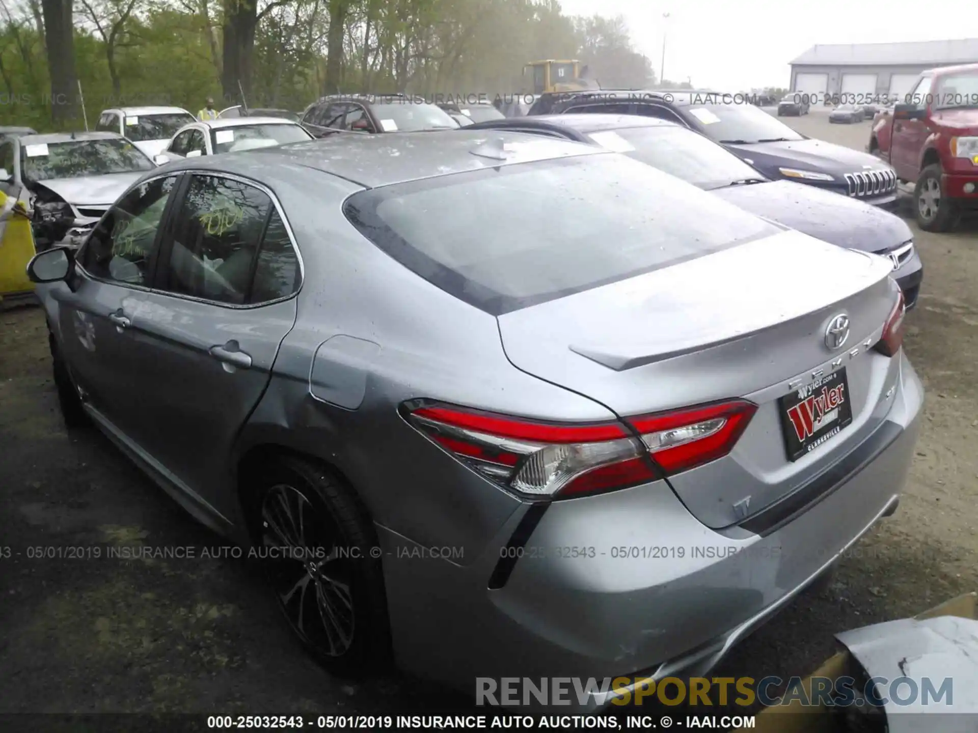 3 Photograph of a damaged car 4T1B11HK1KU203813 TOYOTA CAMRY 2019