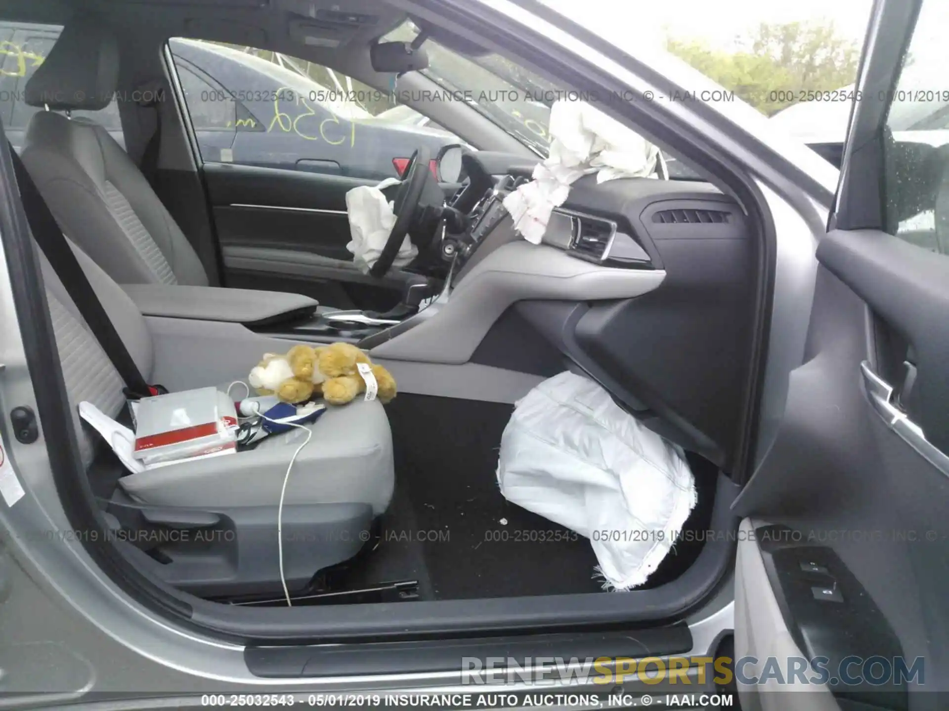 5 Photograph of a damaged car 4T1B11HK1KU203813 TOYOTA CAMRY 2019