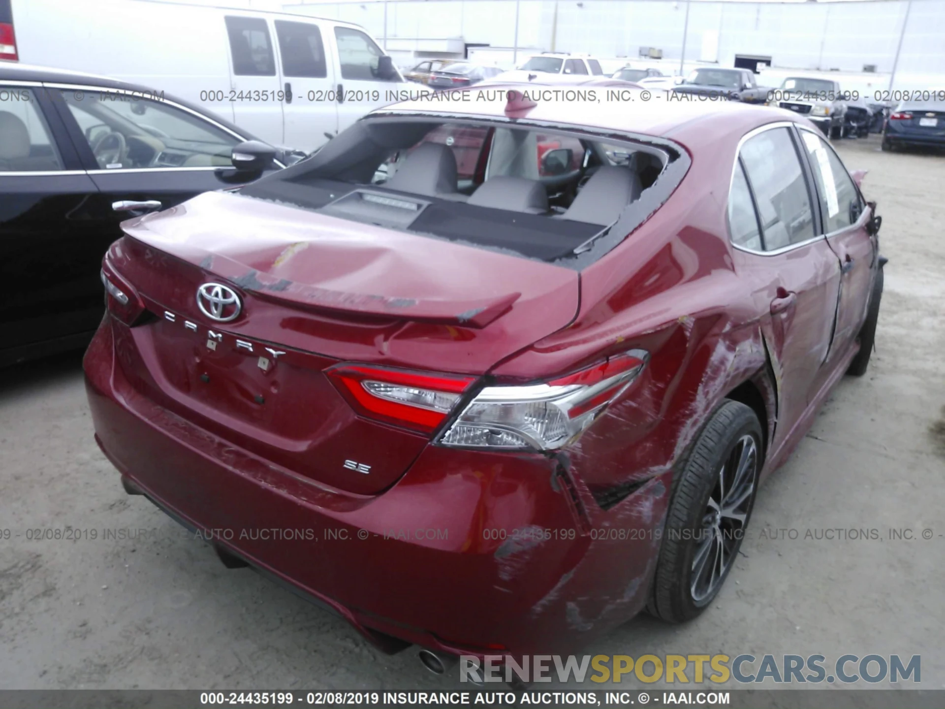 4 Photograph of a damaged car 4T1B11HK1KU204041 TOYOTA CAMRY 2019