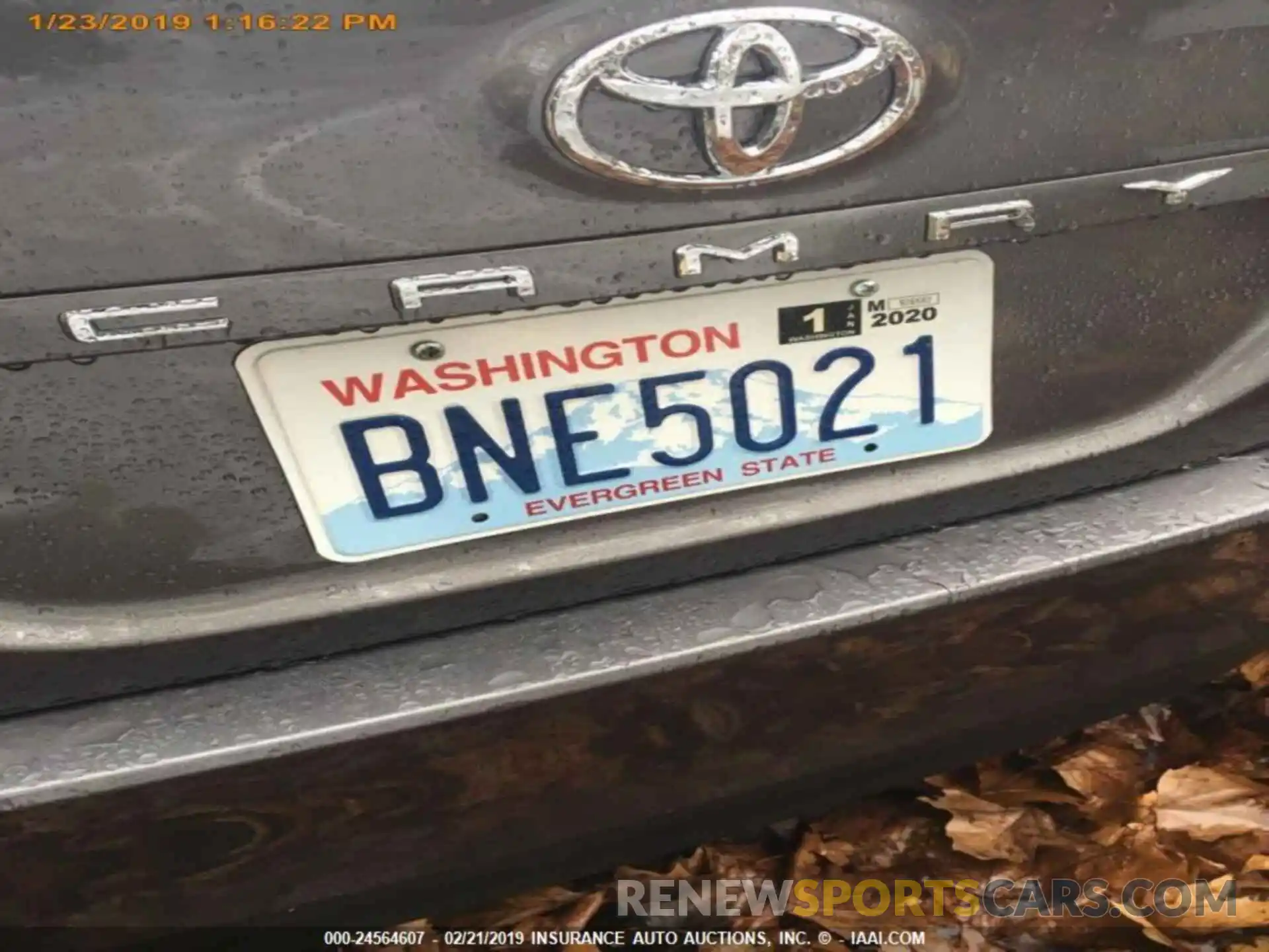 15 Photograph of a damaged car 4T1B11HK1KU205058 TOYOTA CAMRY 2019