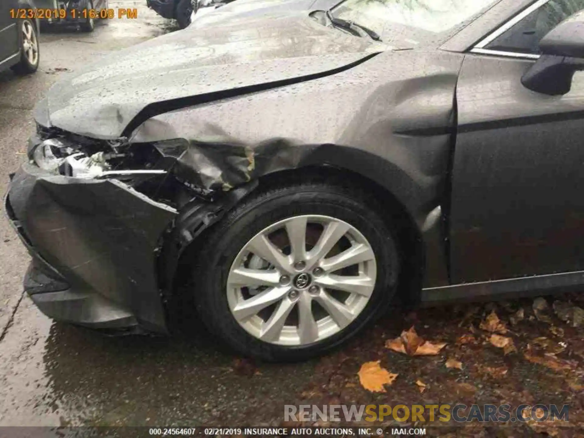 17 Photograph of a damaged car 4T1B11HK1KU205058 TOYOTA CAMRY 2019