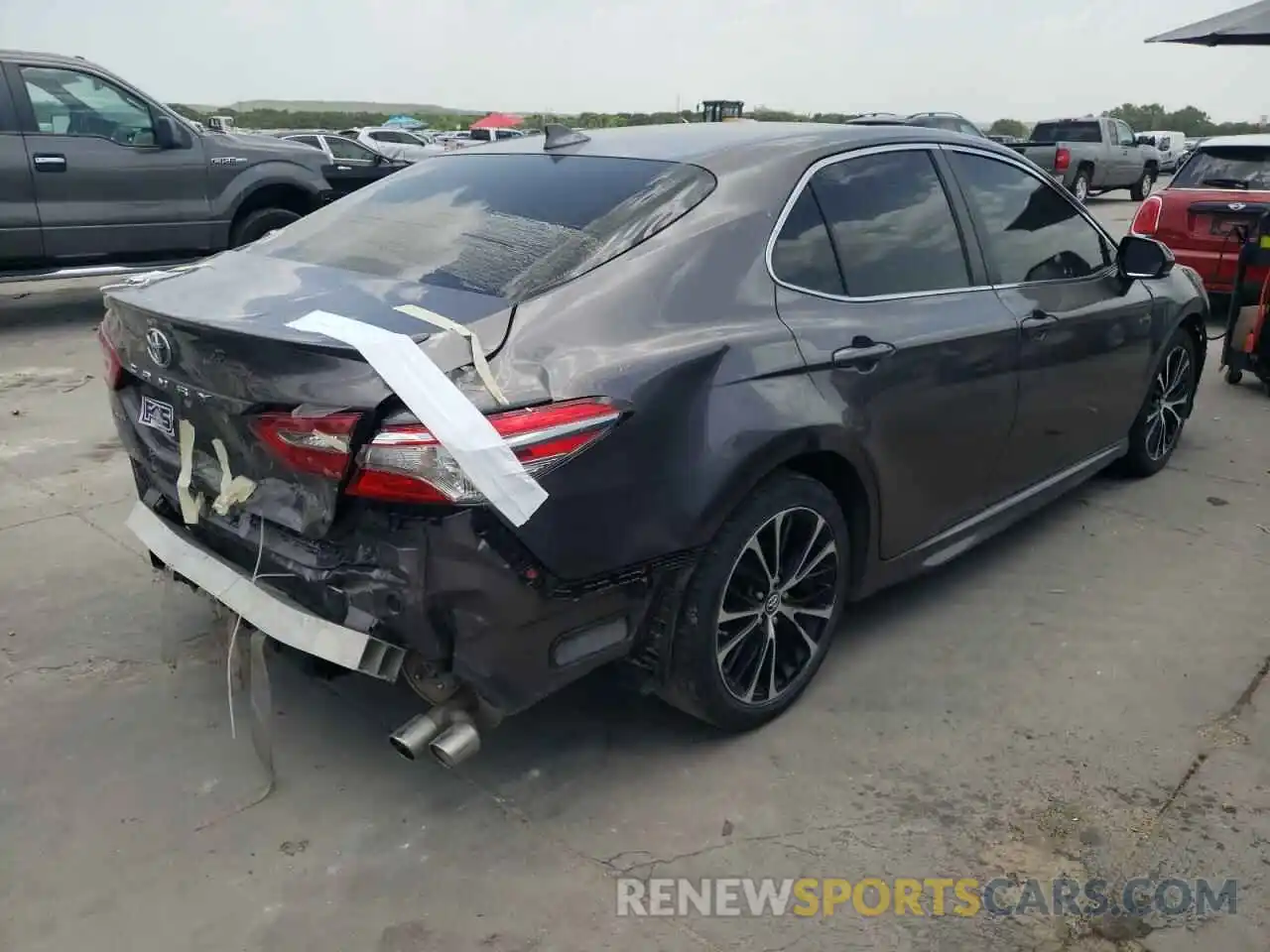 4 Photograph of a damaged car 4T1B11HK1KU210275 TOYOTA CAMRY 2019