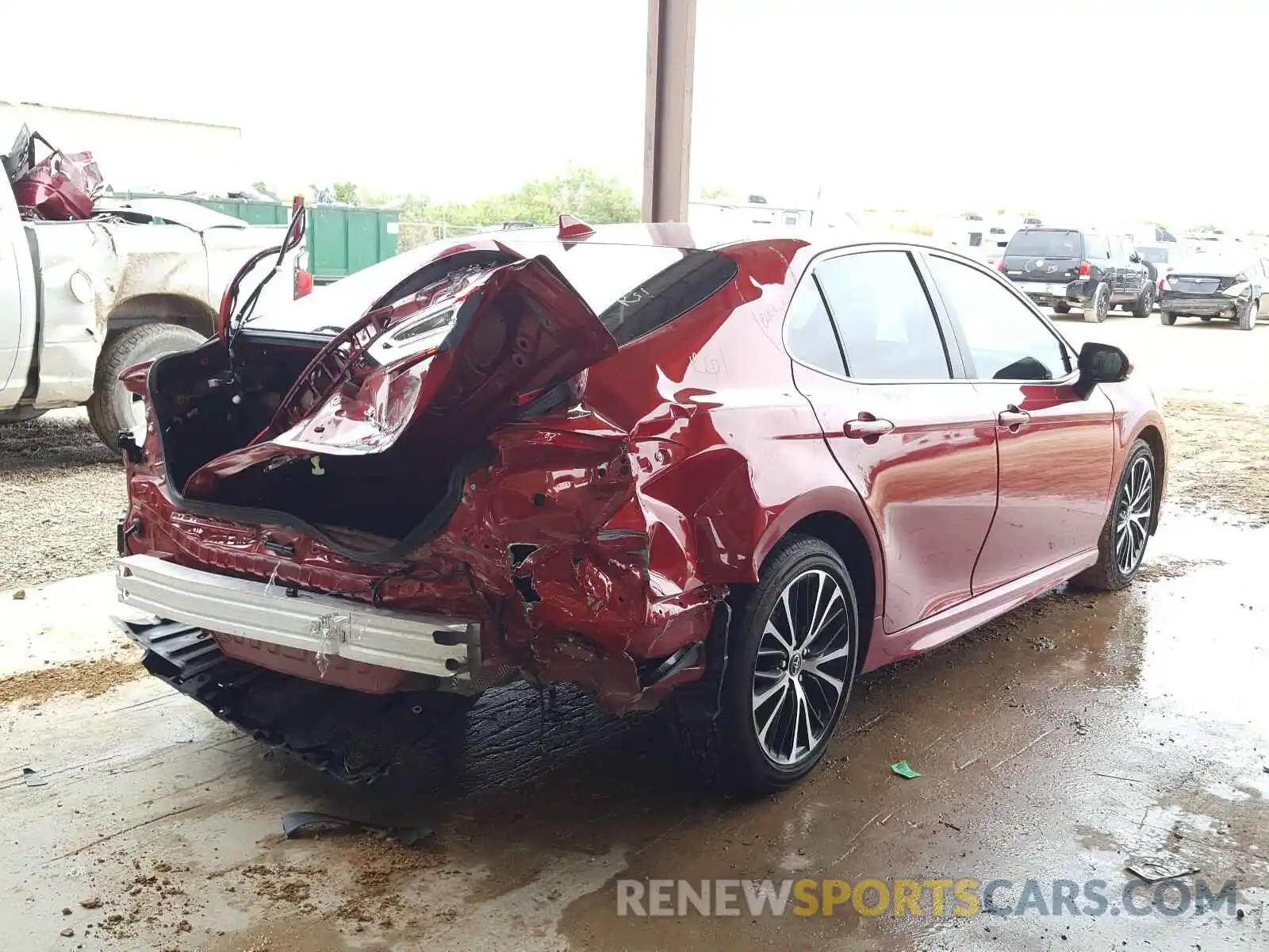 4 Photograph of a damaged car 4T1B11HK1KU212379 TOYOTA CAMRY 2019